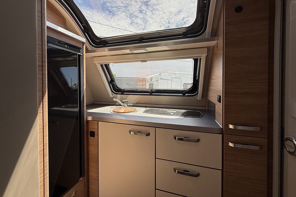 Weinsberg CaraOne 390 PUH con basculante