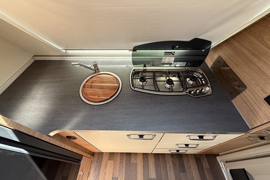 Weinsberg CaraOne 390 PUH con basculante