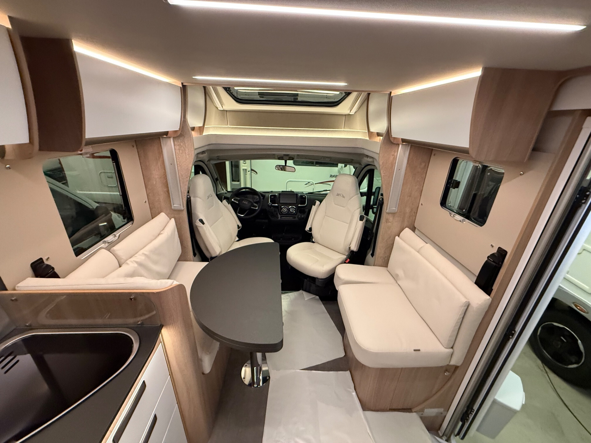 LAIKA ECOVIP L 4012 7.40 NAUTICO SUPER ACCESSORIAT