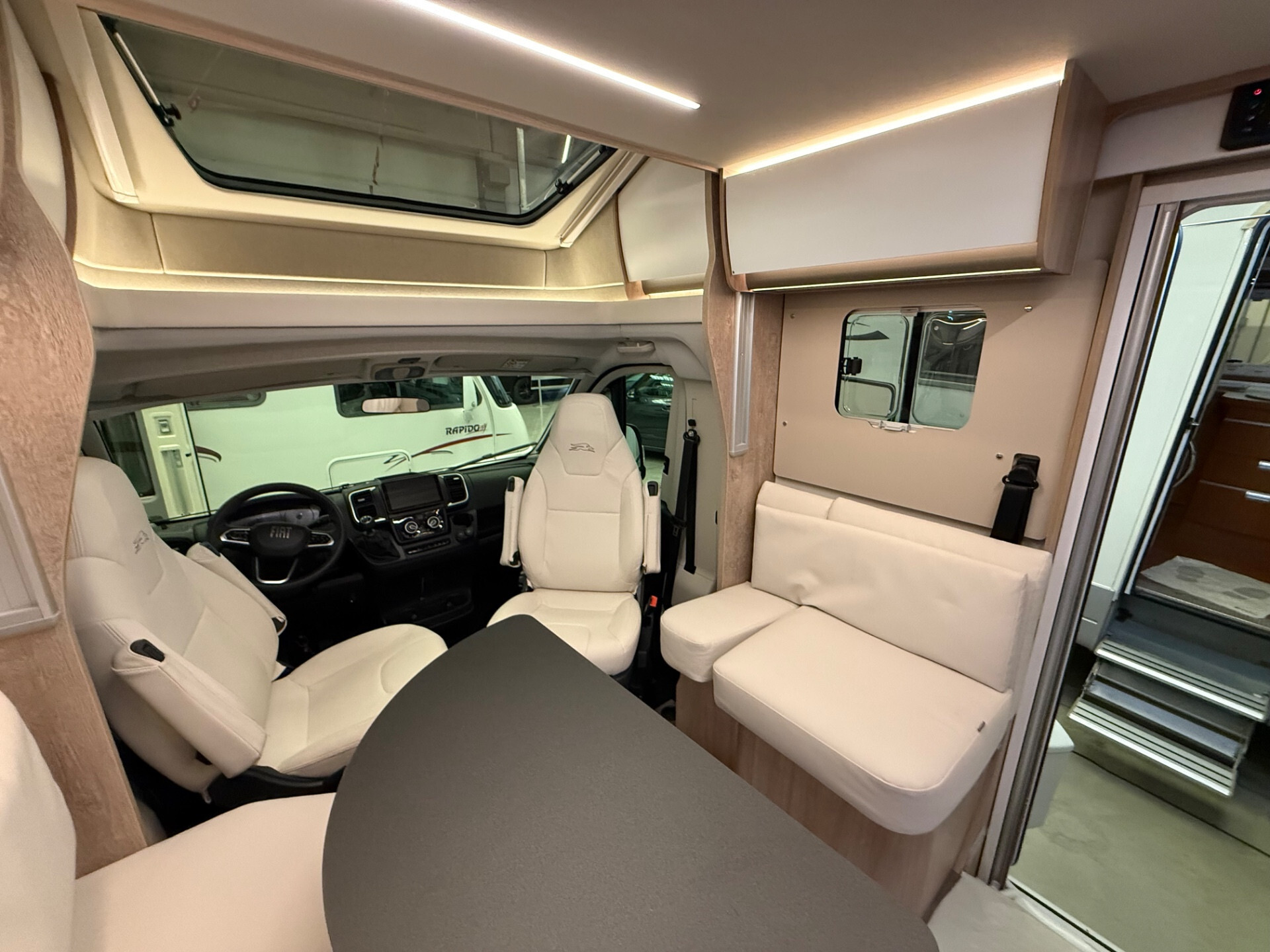 LAIKA ECOVIP L 4012 7.40 NAUTICO SUPER ACCESSORIAT