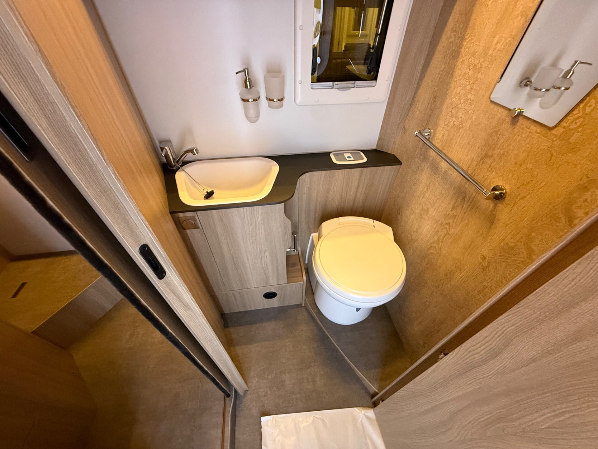 LAIKA ECOVIP L 4012 7.40 NAUTICO SUPER ACCESSORIAT