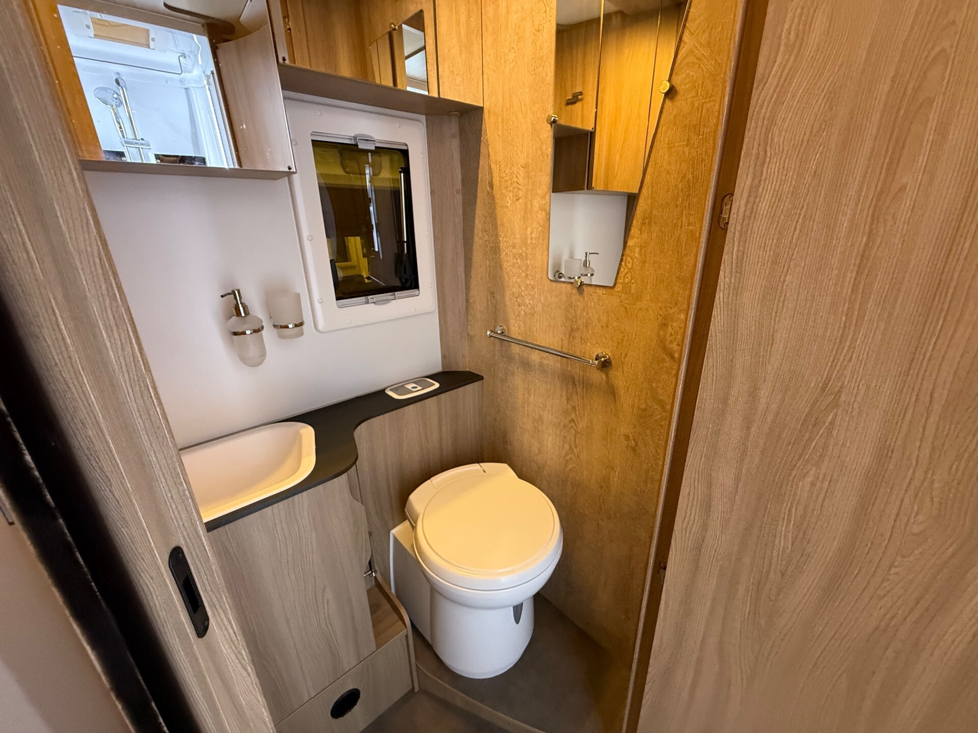 LAIKA ECOVIP L 4012 7.40 NAUTICO SUPER ACCESSORIAT