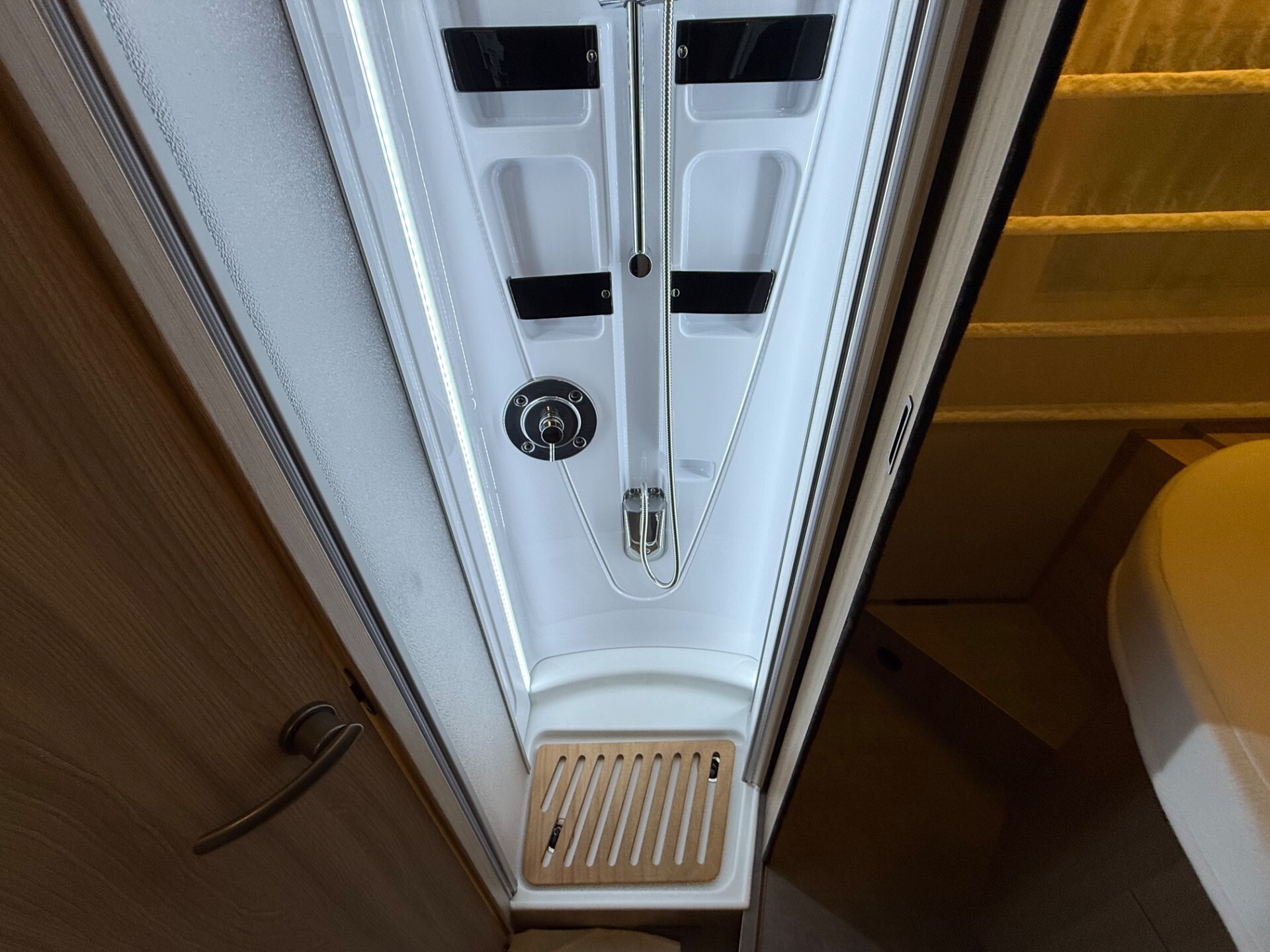 LAIKA ECOVIP L 4012 7.40 NAUTICO SUPER ACCESSORIAT