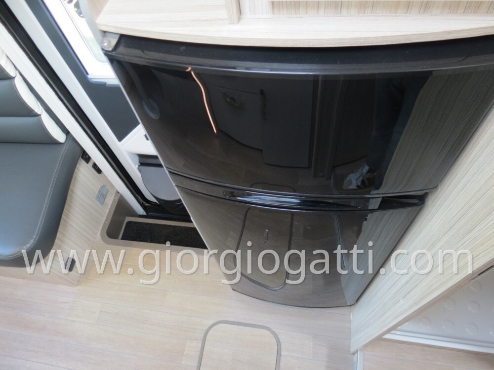 CAMPER SEMINTEGRALE ELNAGH T-LOFT 532 70*ANNIVERSA
