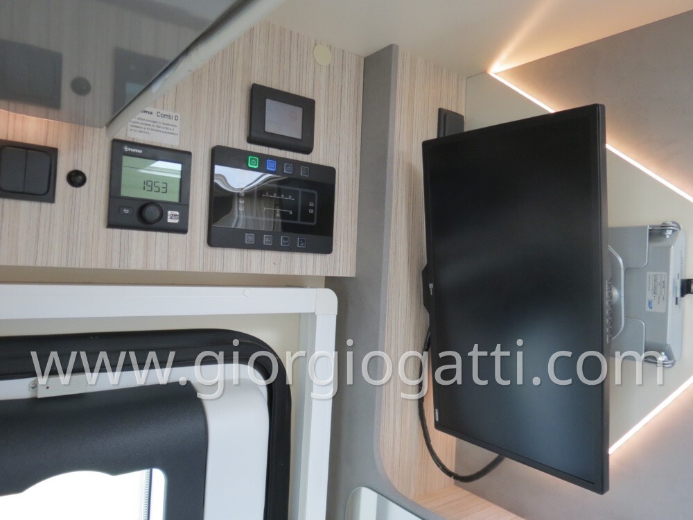 CAMPER SEMINTEGRALE ELNAGH T-LOFT 532 70*ANNIVERSA