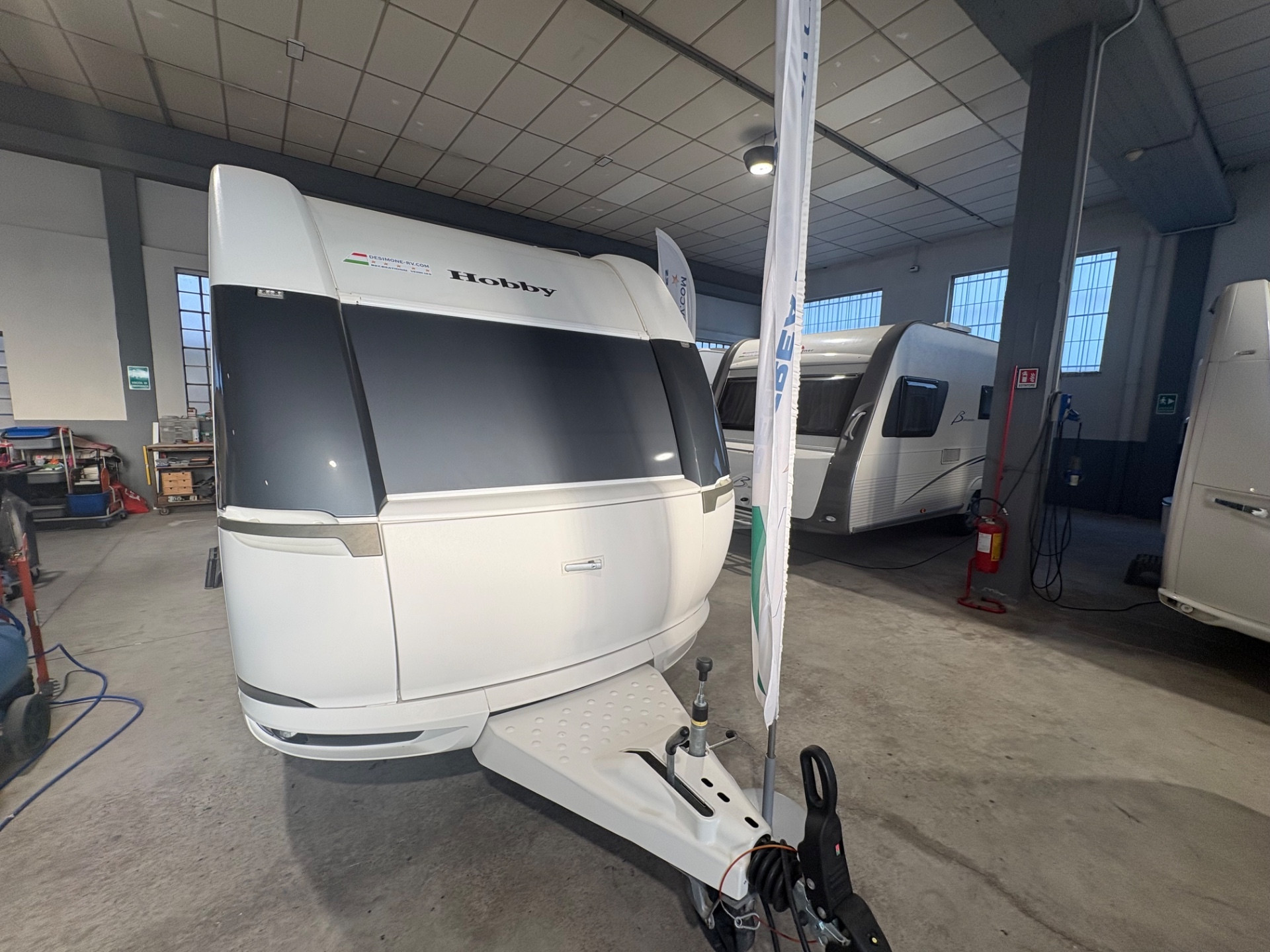 Hobby Ontour 460 ul-posti 4-Mover-veranda
