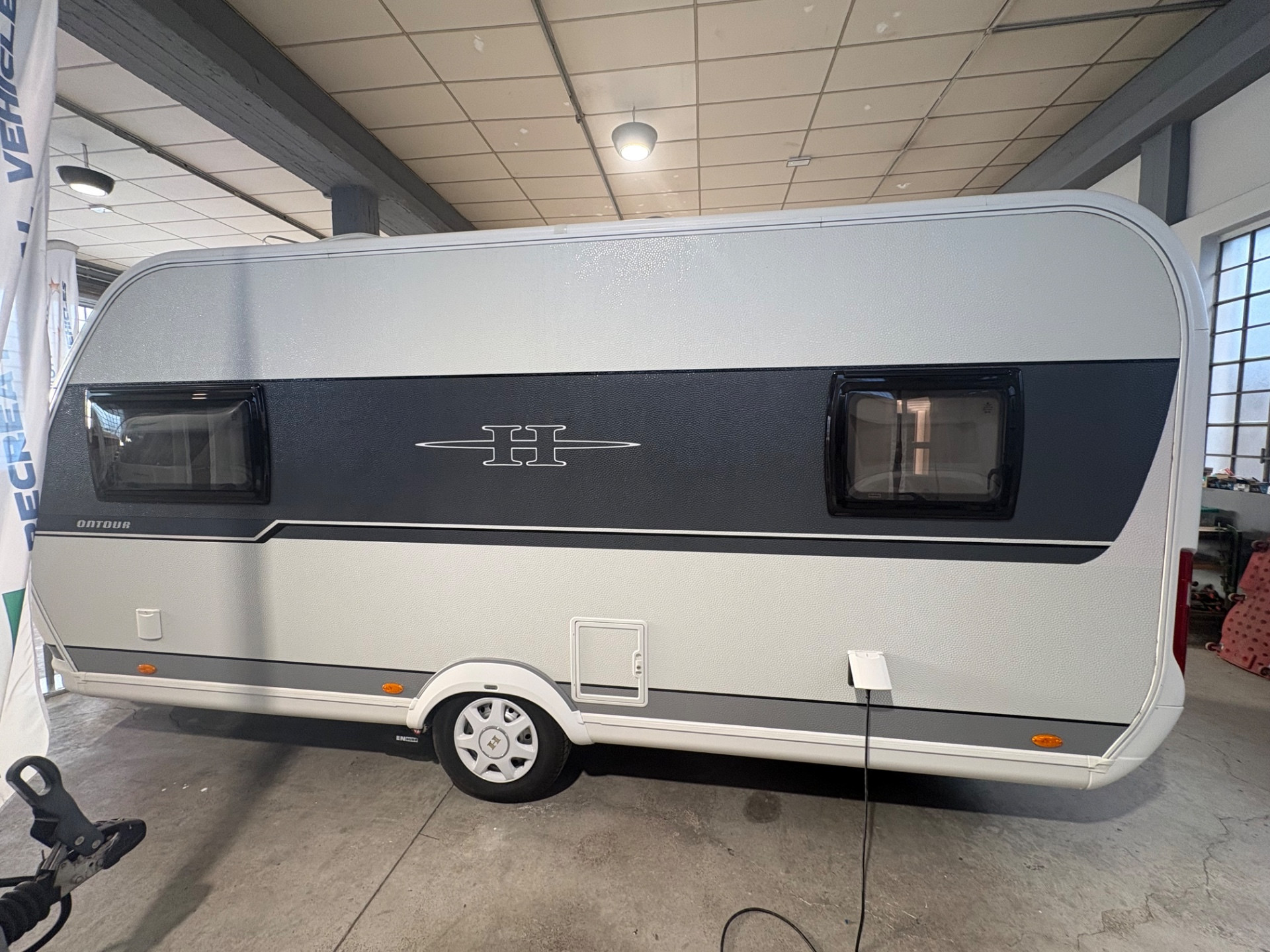 Hobby Ontour 460 ul-posti 4-Mover-veranda