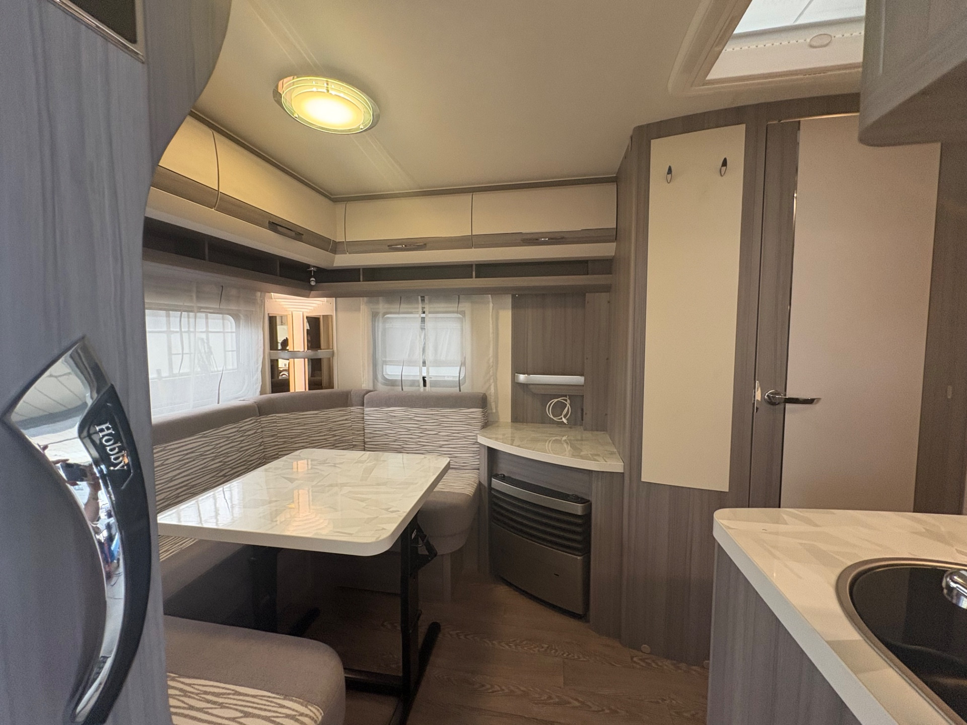 Hobby Ontour 460 ul-posti 4-Mover-veranda
