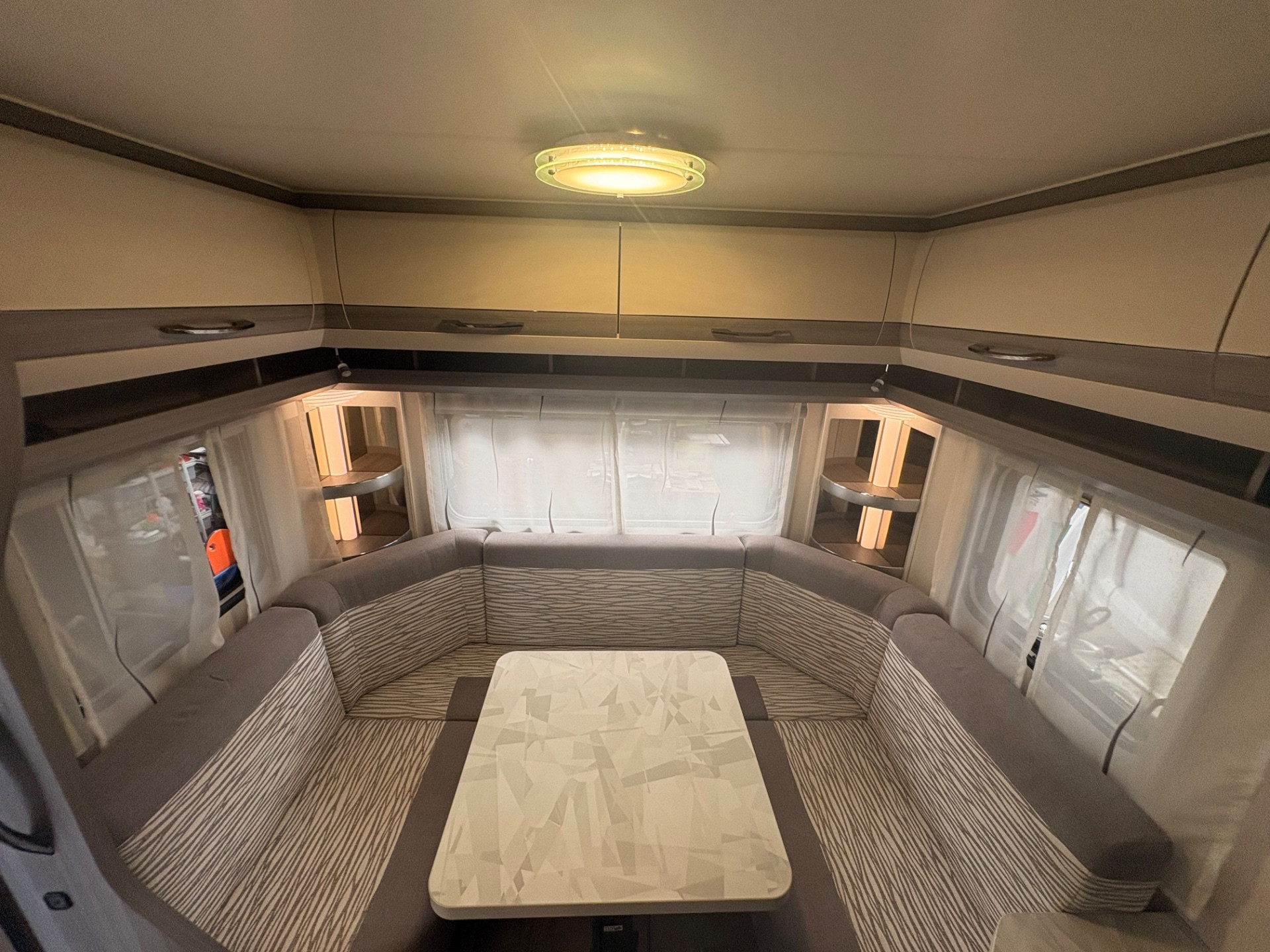 Hobby Ontour 460 ul-posti 4-Mover-veranda