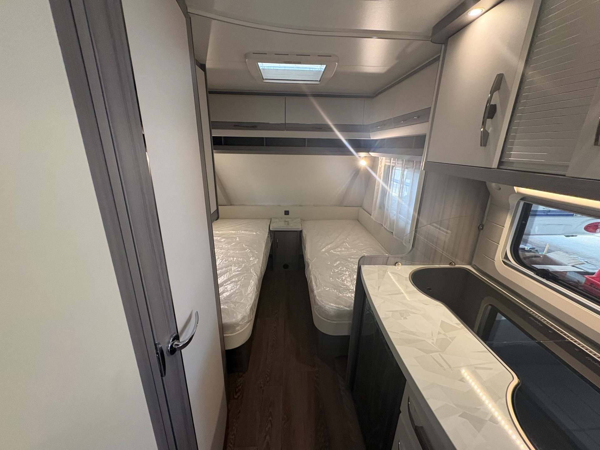 Hobby Ontour 460 ul-posti 4-Mover-veranda