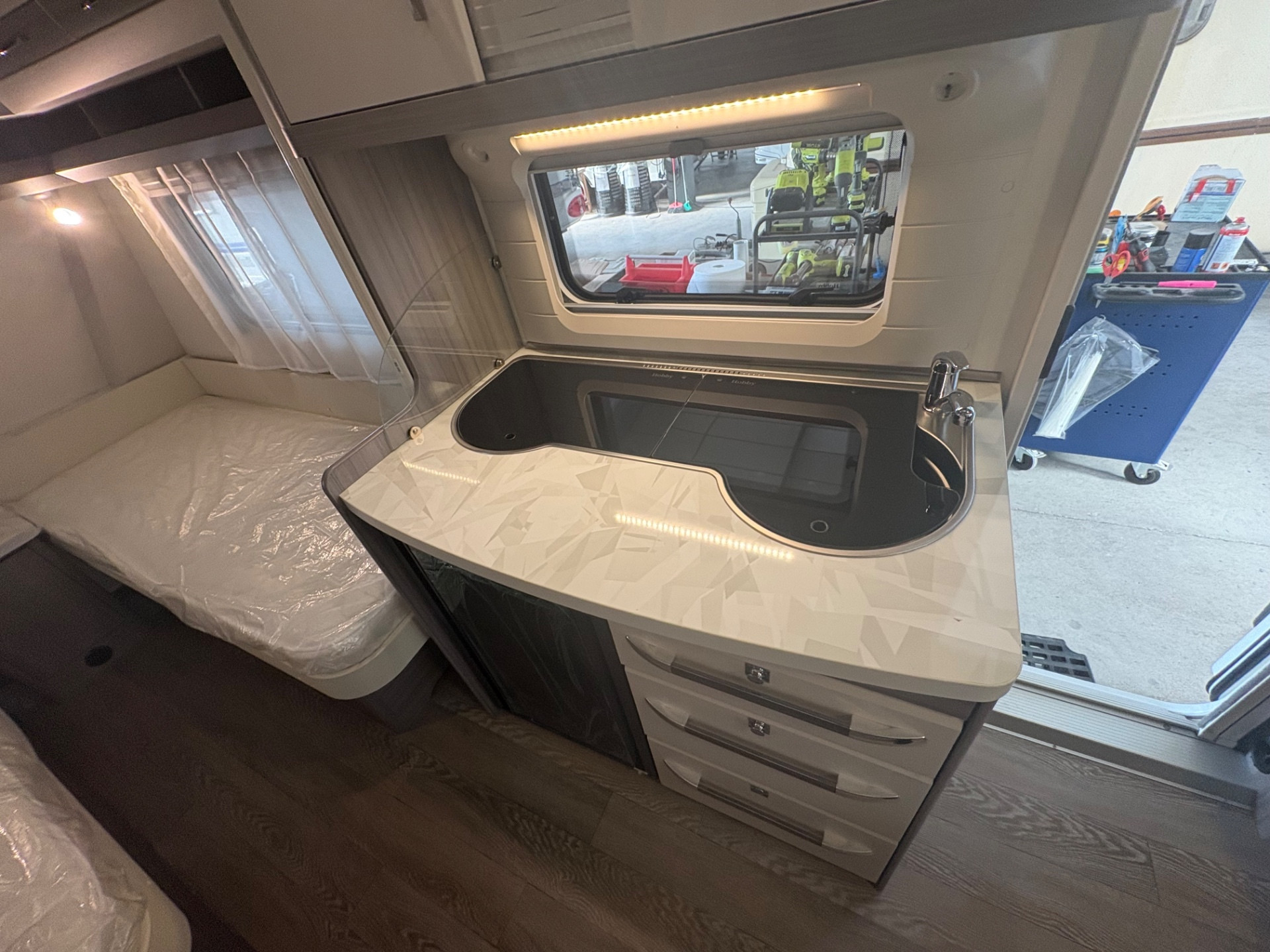 Hobby Ontour 460 ul-posti 4-Mover-veranda