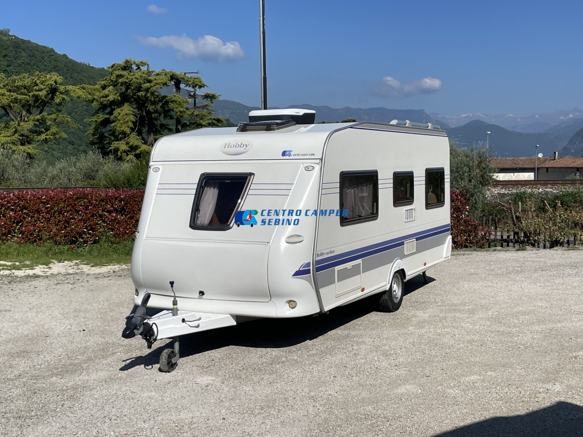 Hobby Excellent 495 UFe caravan 4 posti