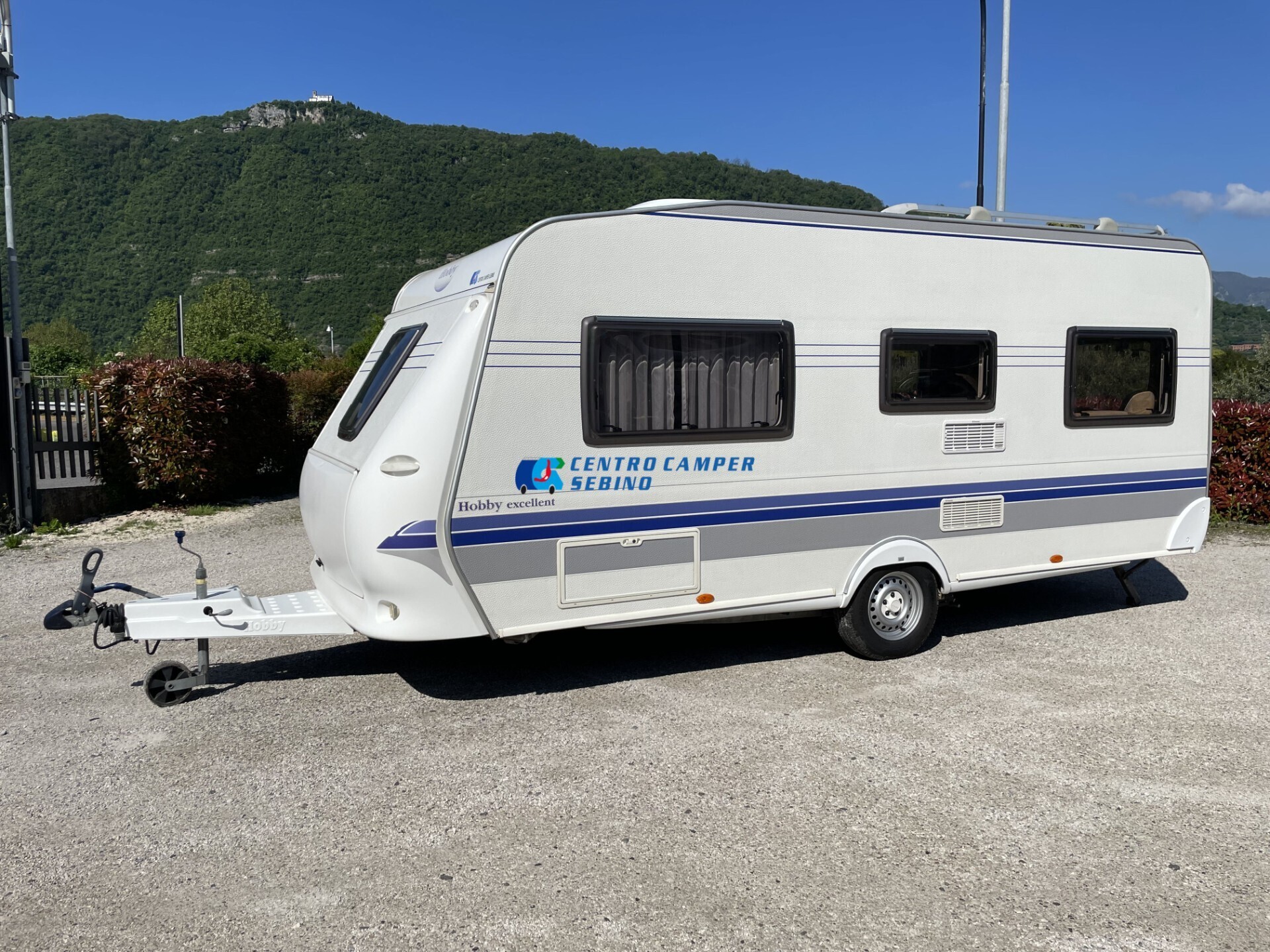 Hobby Excellent 495 UFe caravan 4 posti