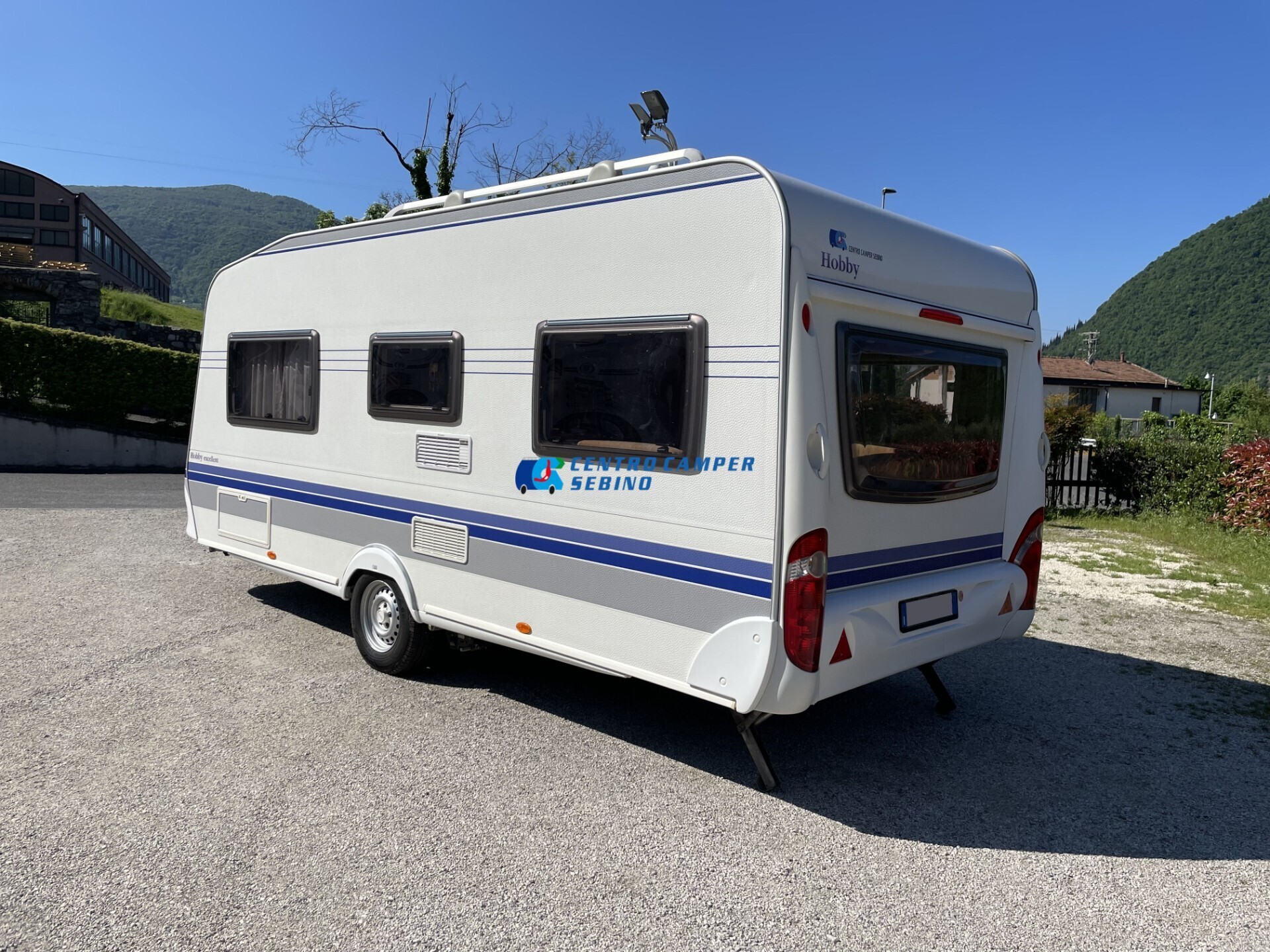 Hobby Excellent 495 UFe caravan 4 posti