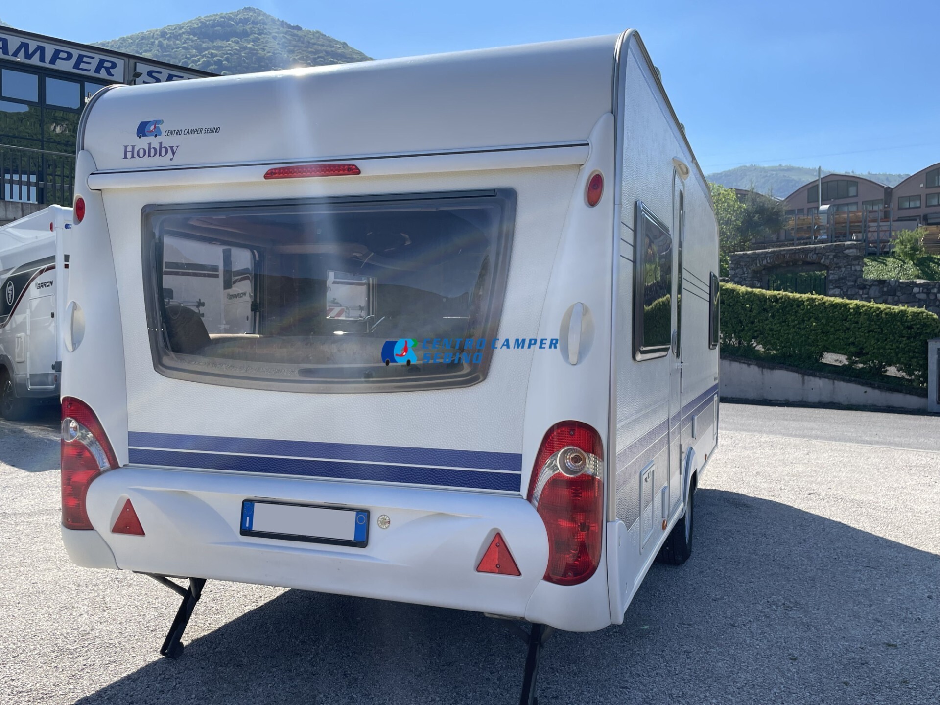 Hobby Excellent 495 UFe caravan 4 posti