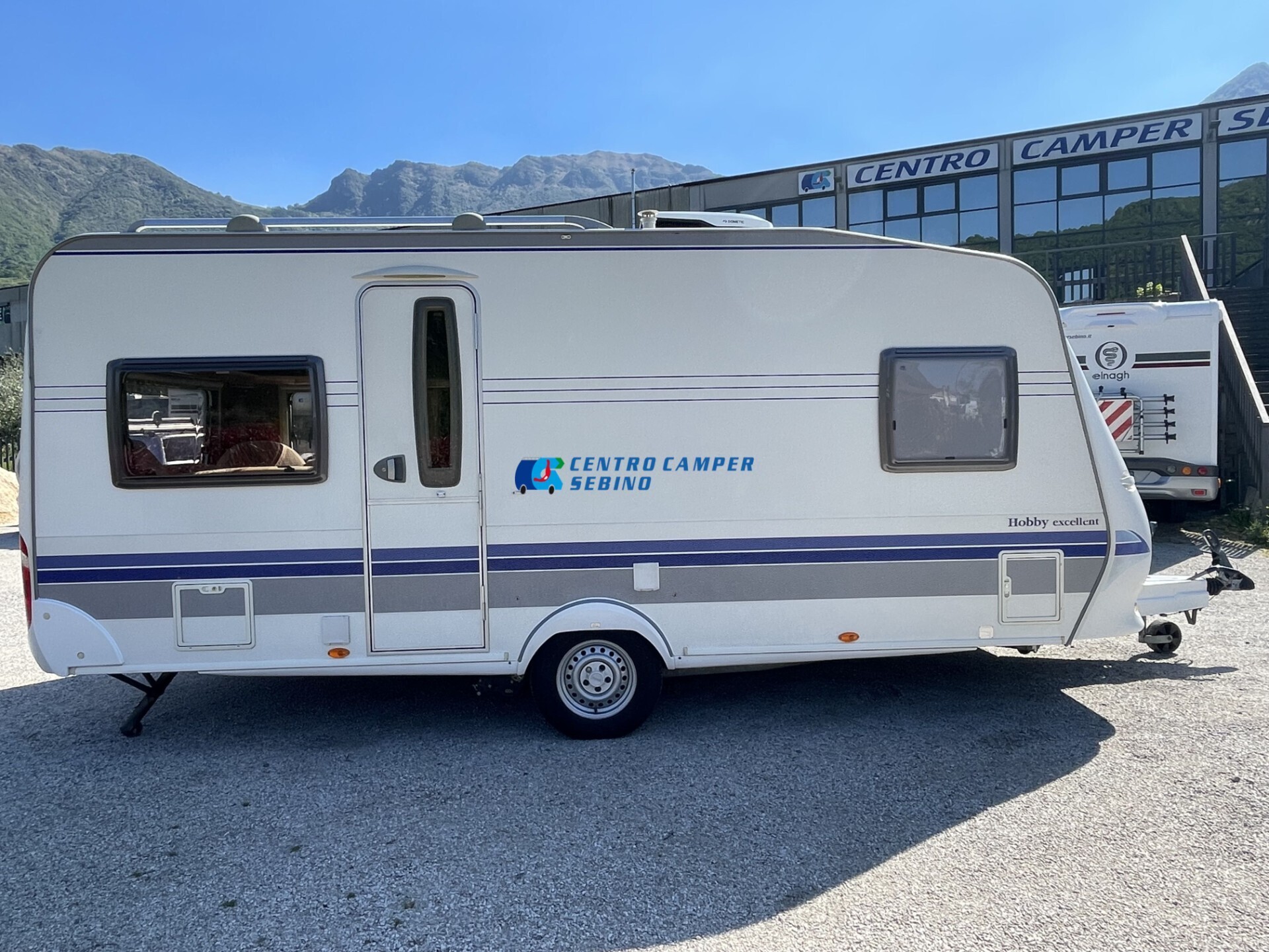 Hobby Excellent 495 UFe caravan 4 posti
