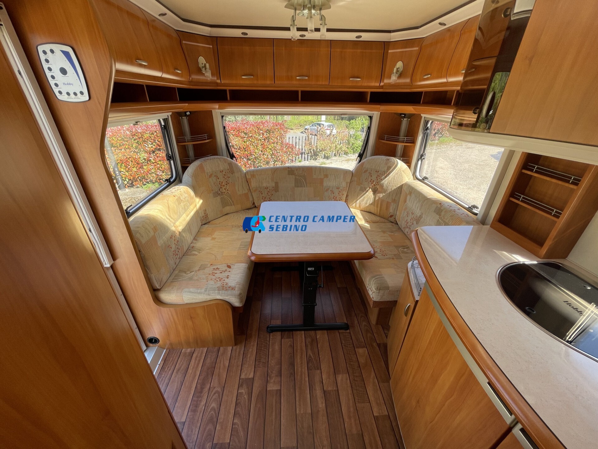 Hobby Excellent 495 UFe caravan 4 posti
