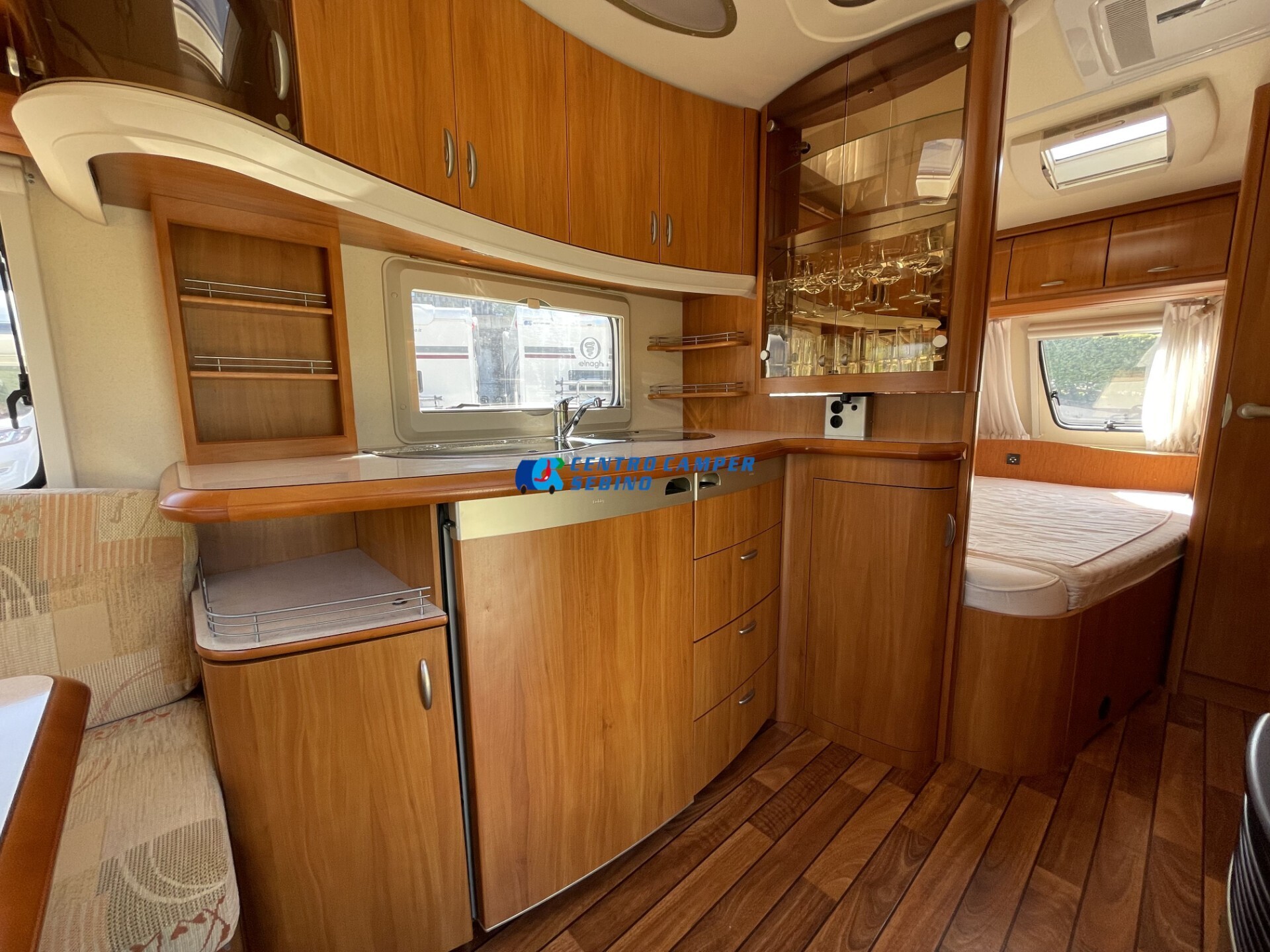 Hobby Excellent 495 UFe caravan 4 posti