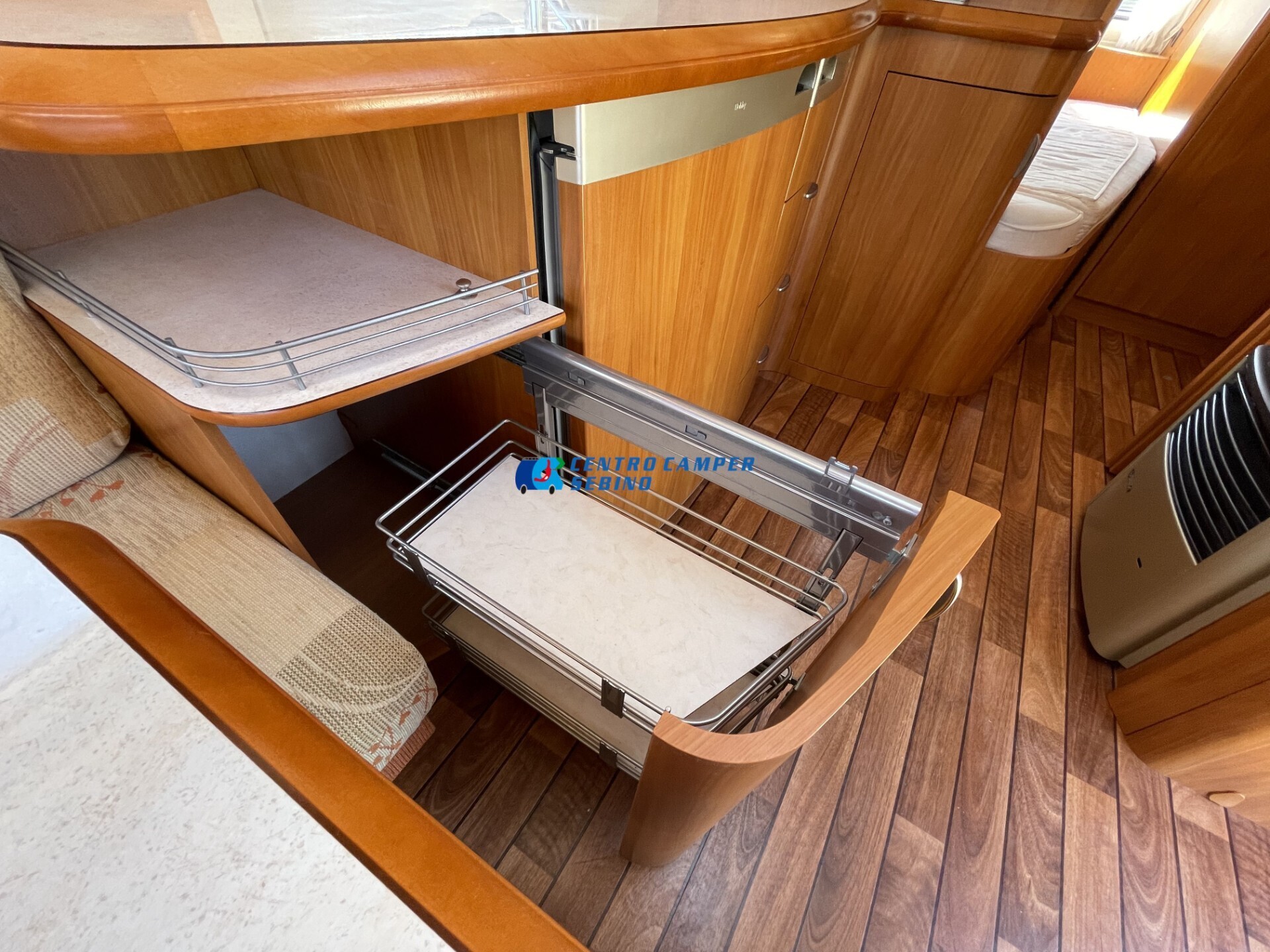 Hobby Excellent 495 UFe caravan 4 posti