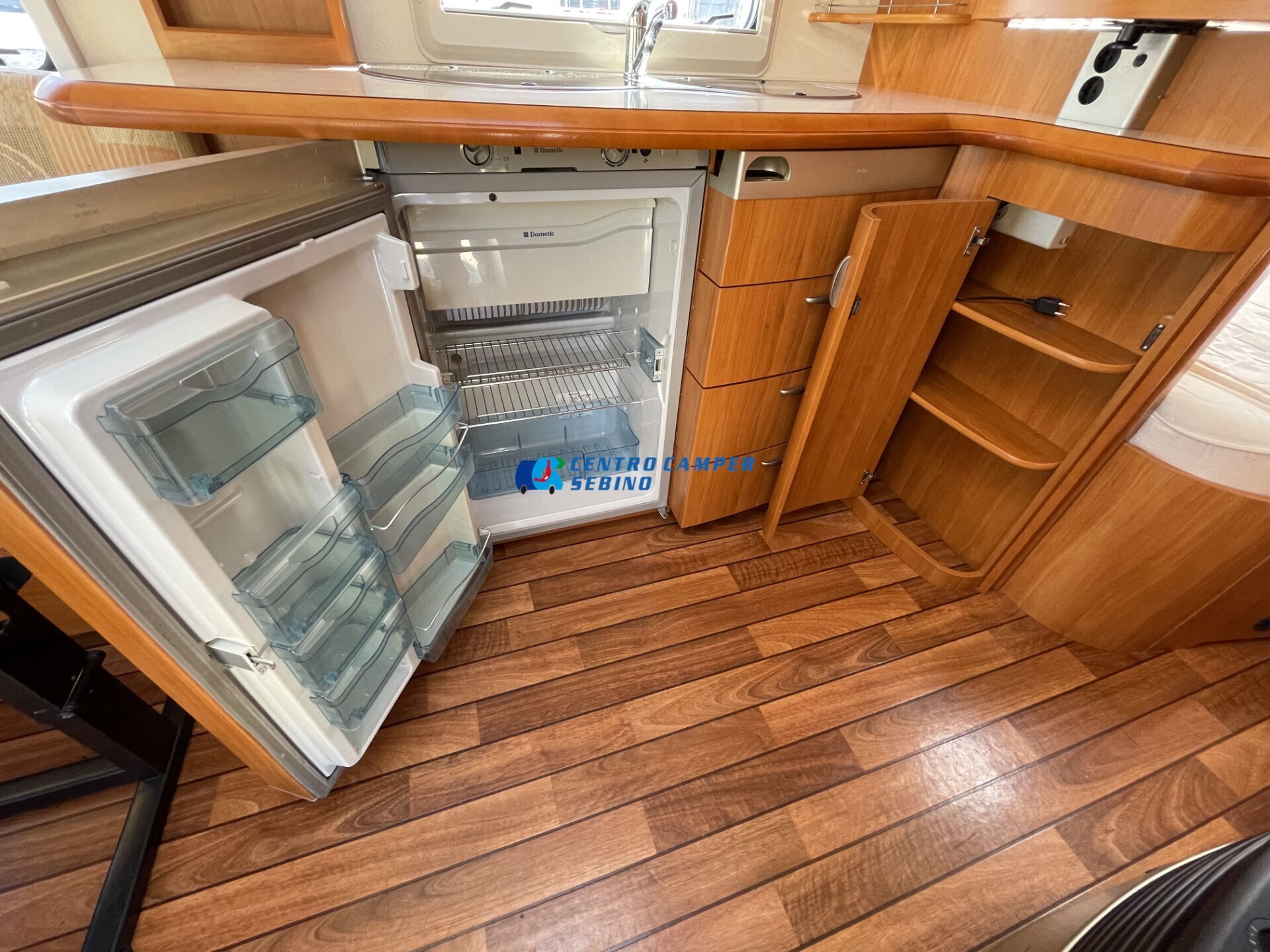 Hobby Excellent 495 UFe caravan 4 posti