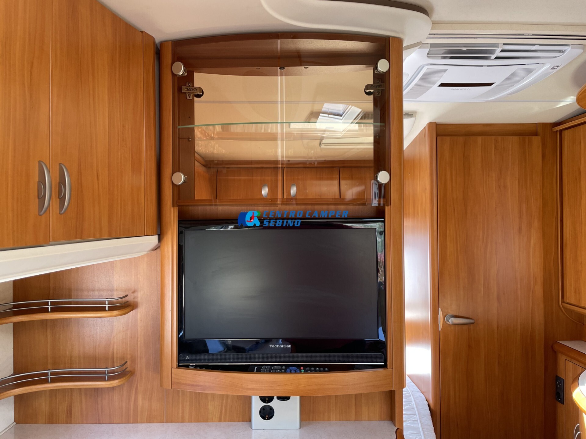 Hobby Excellent 495 UFe caravan 4 posti