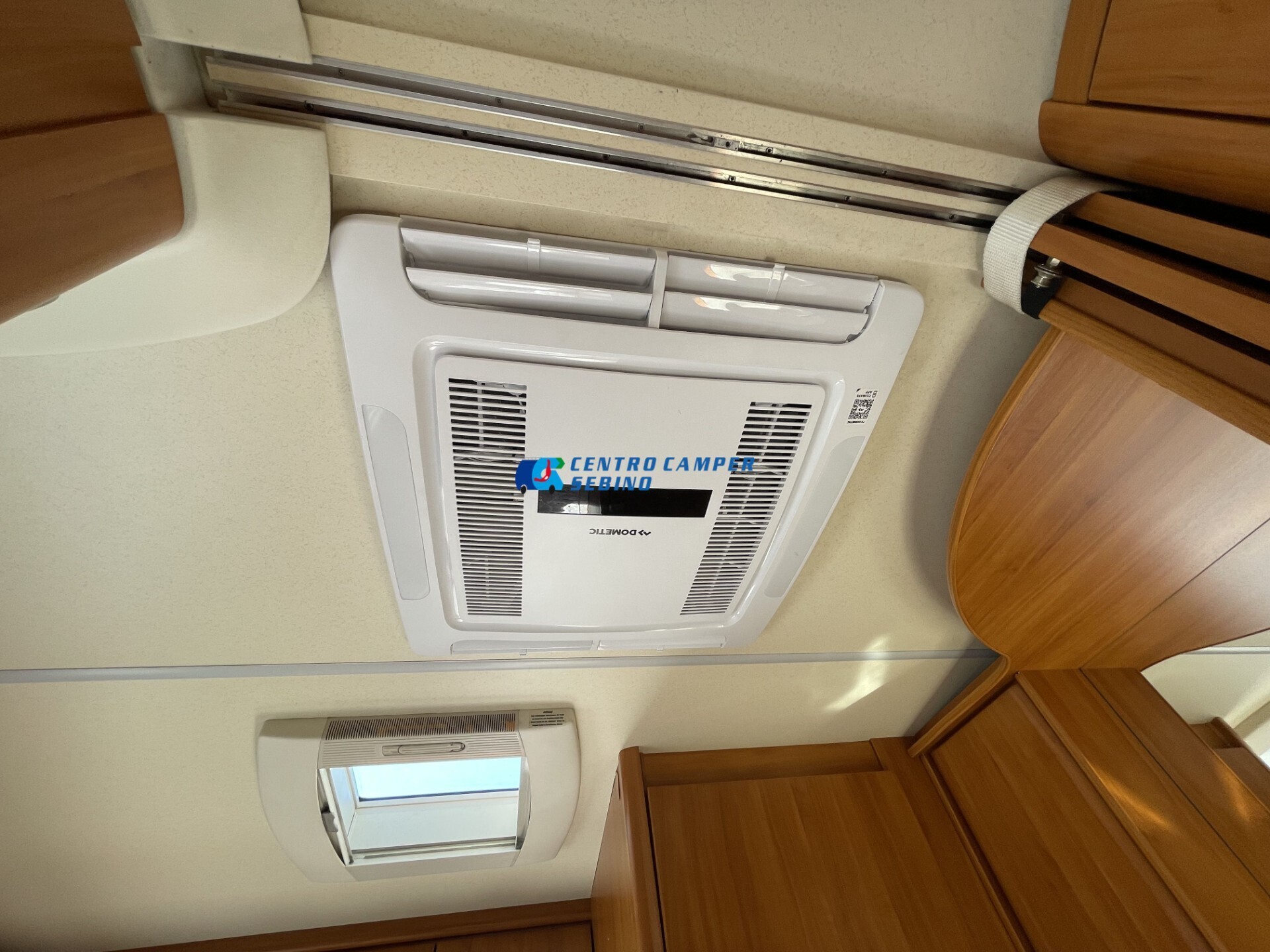 Hobby Excellent 495 UFe caravan 4 posti