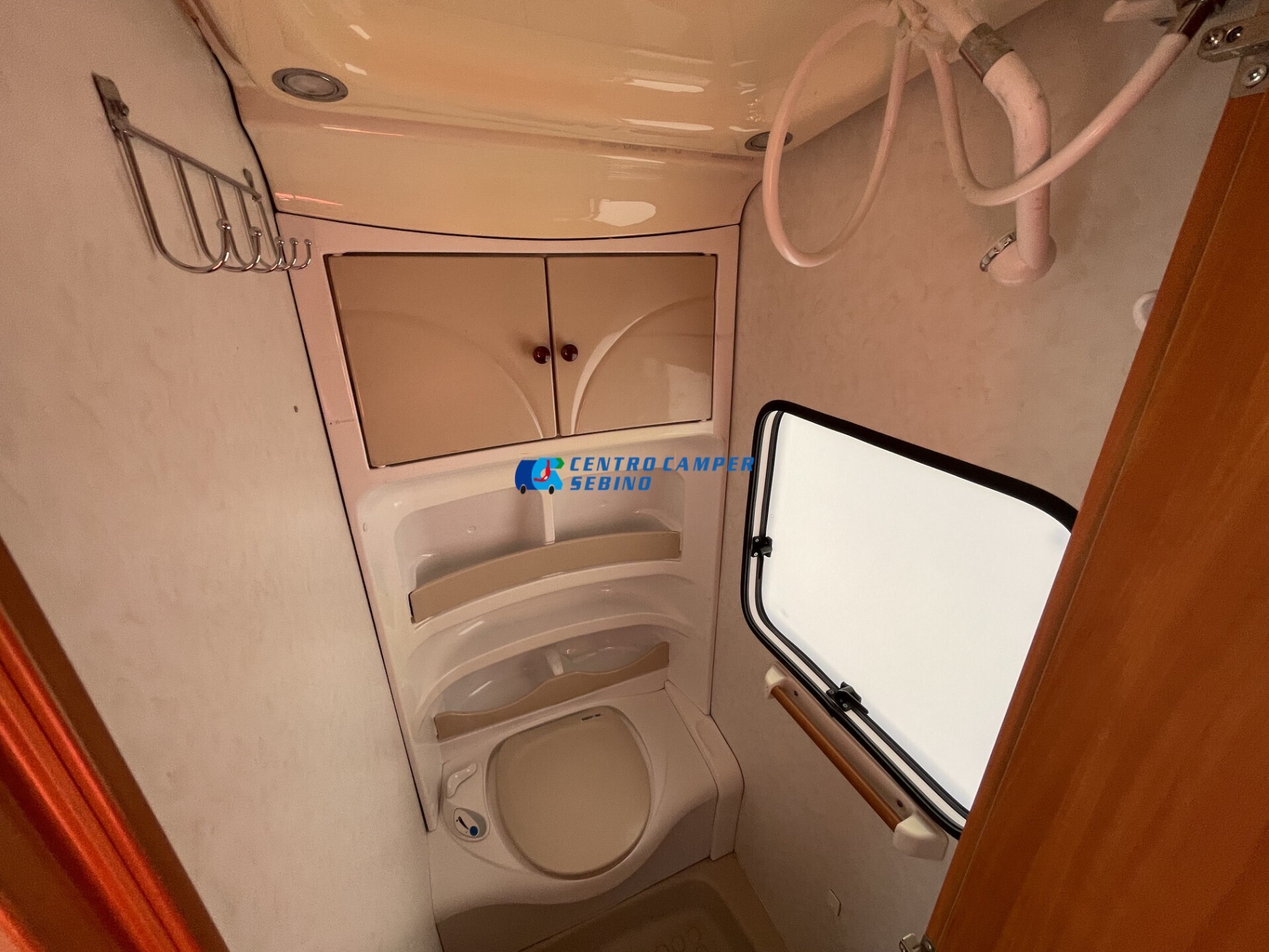 Hobby Excellent 495 UFe caravan 4 posti