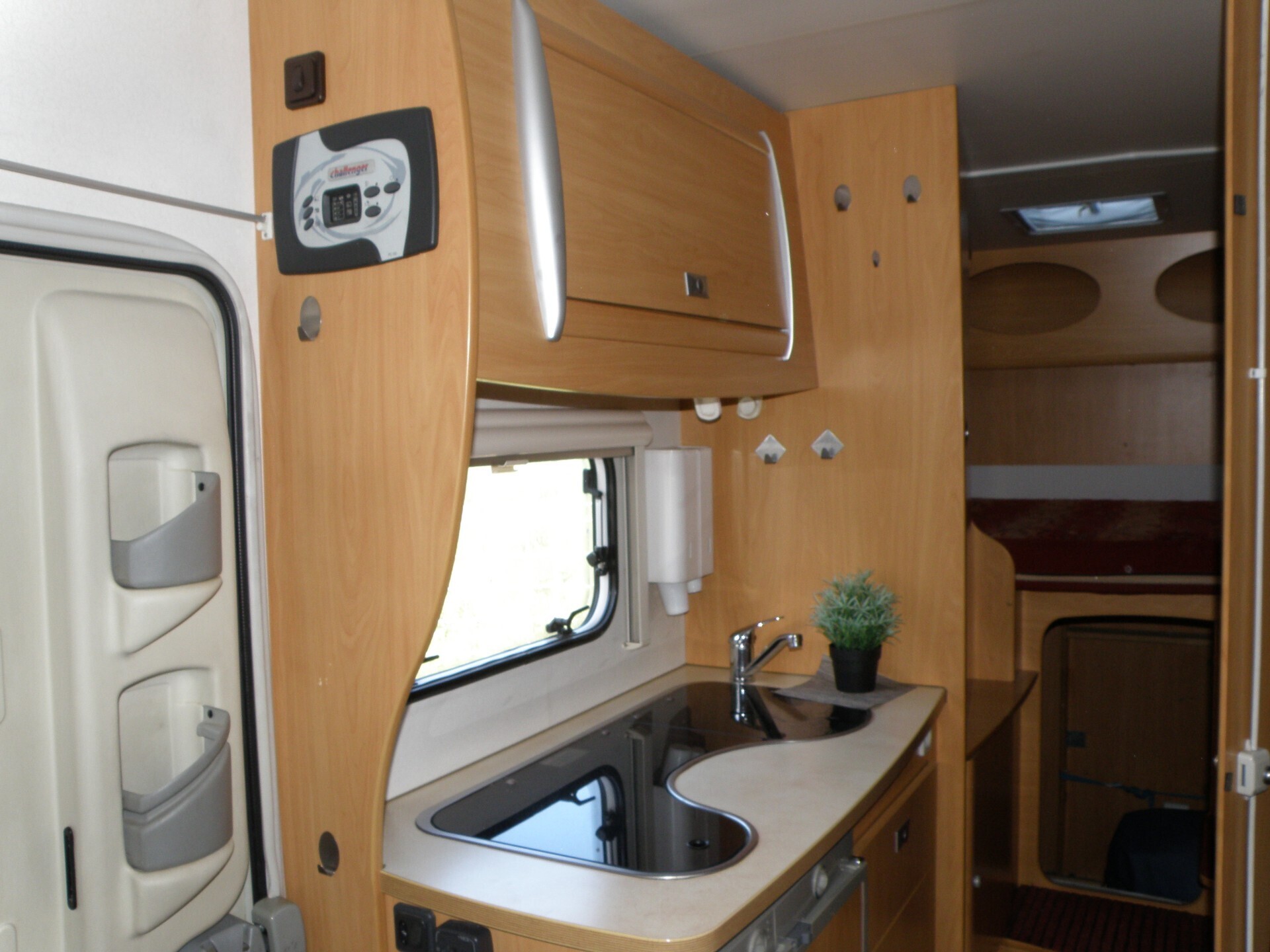Challenger GENESIS 47 LETTO MATRIMONIALE CON GARAG