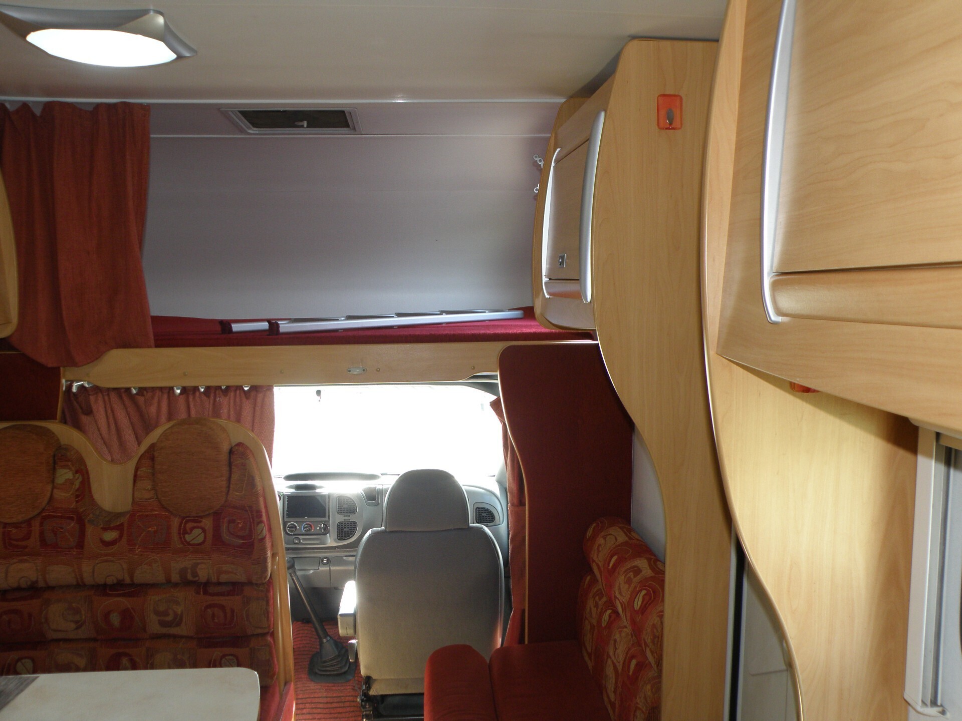 Challenger GENESIS 47 LETTO MATRIMONIALE CON GARAG