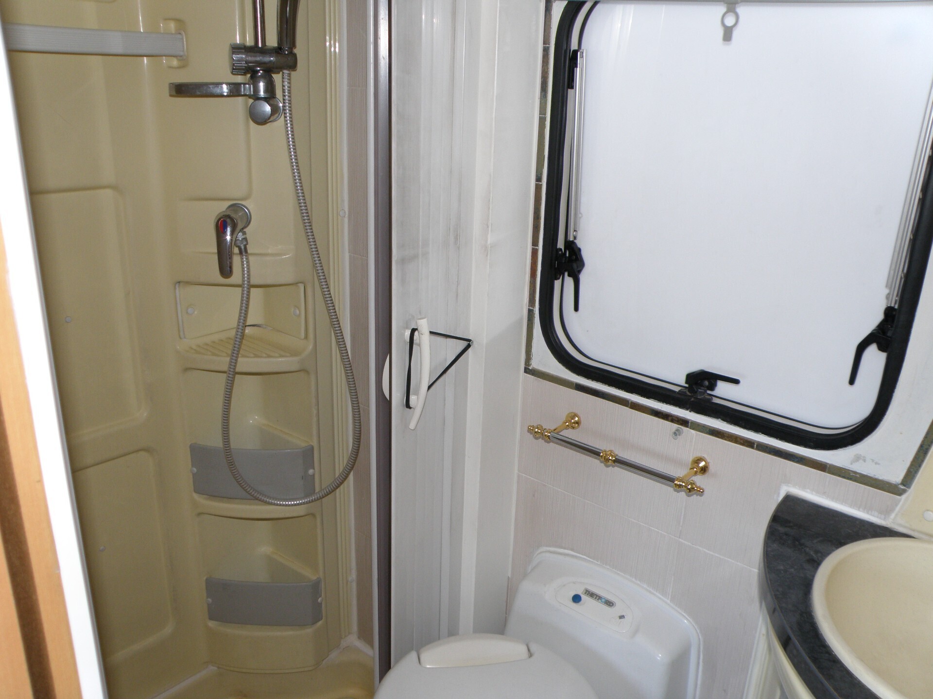 Challenger GENESIS 47 LETTO MATRIMONIALE CON GARAG