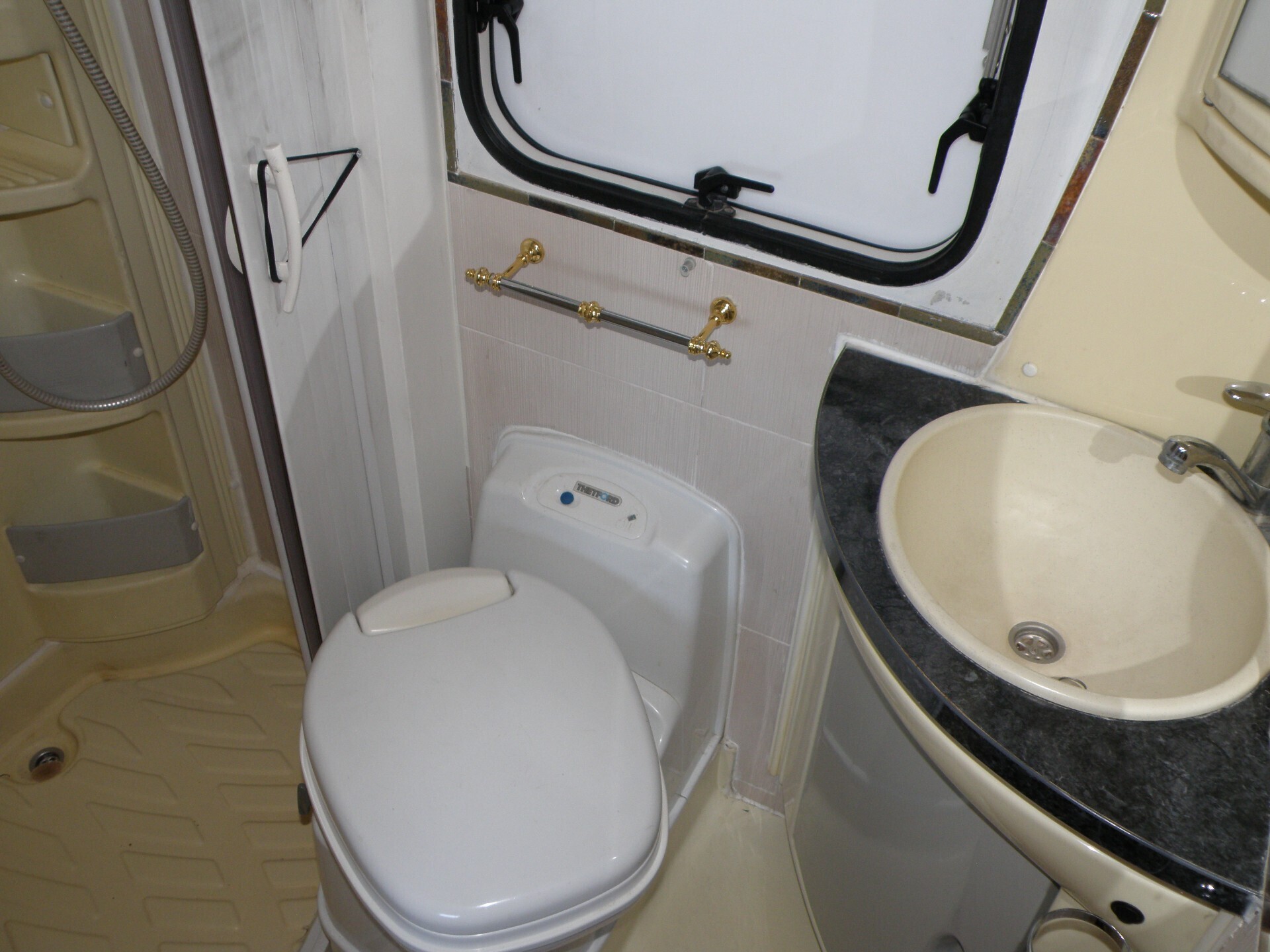 Challenger GENESIS 47 LETTO MATRIMONIALE CON GARAG