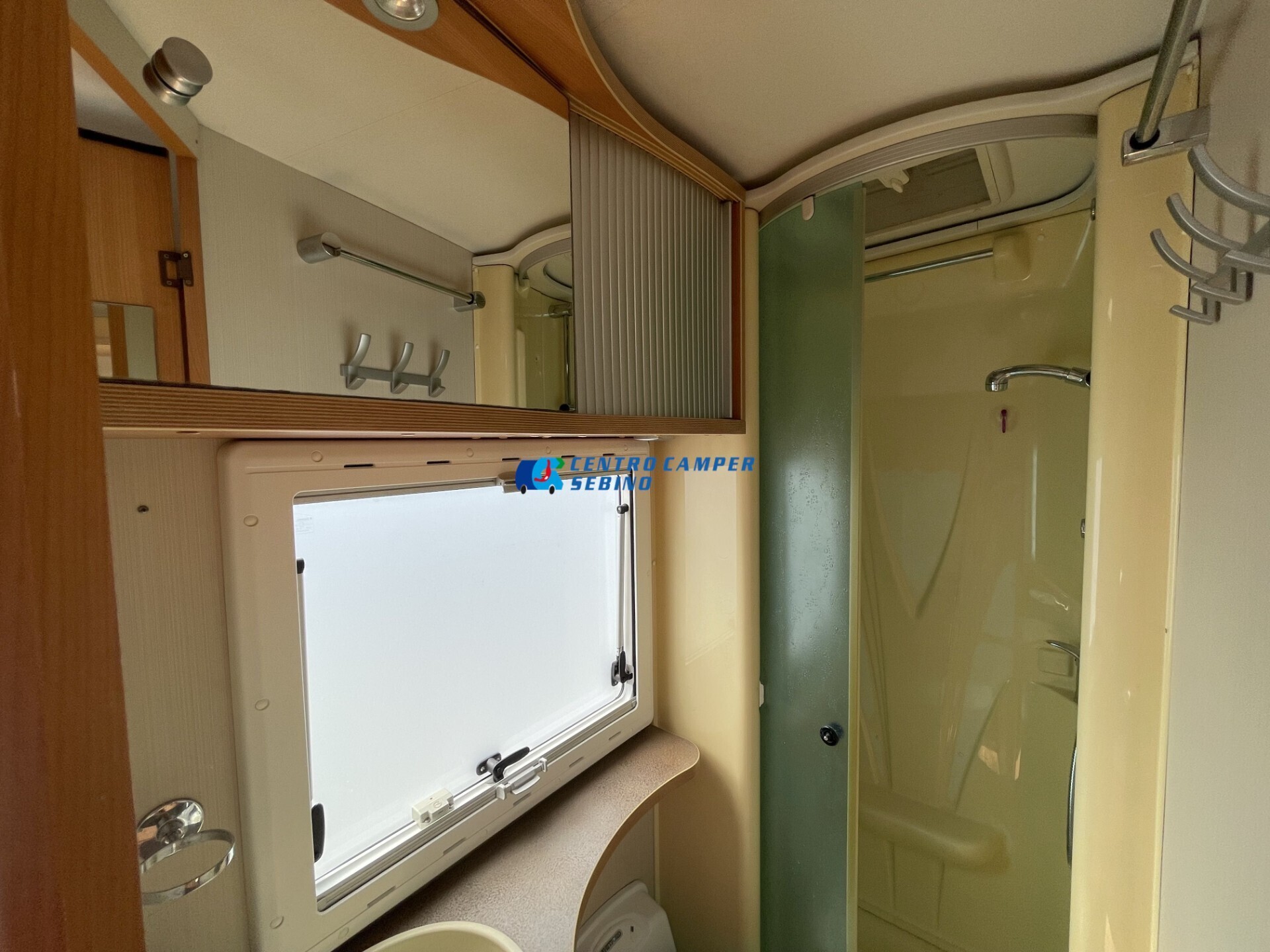 Challenger Mageo 192 gemellato, camper mansardato 