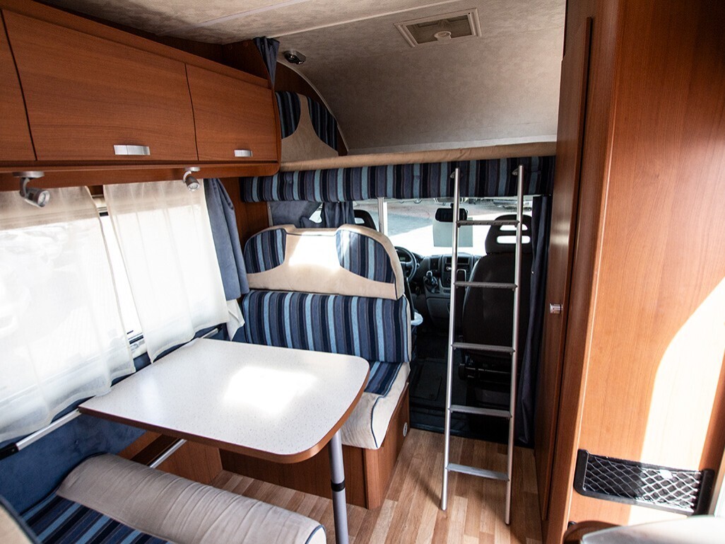 Camper Mansardato 6 posti Elnagh Baron 46