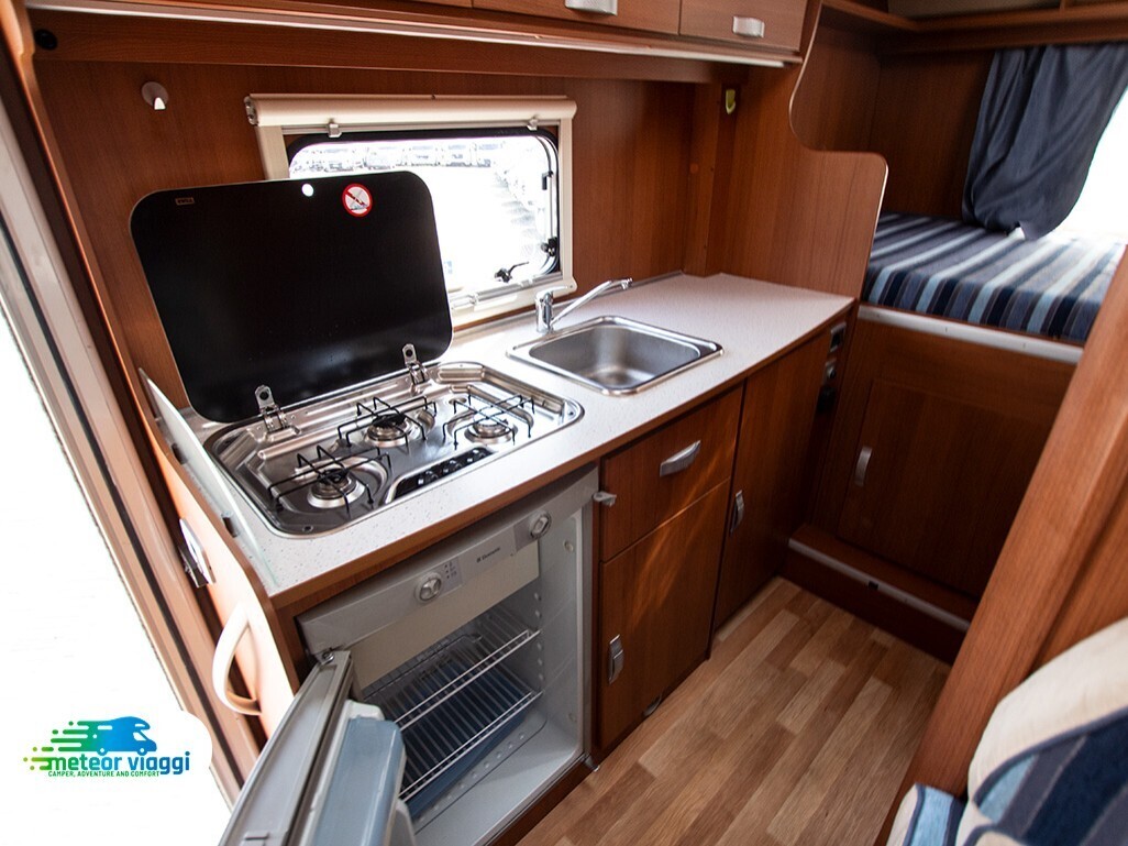 Camper Mansardato 6 posti Elnagh Baron 46