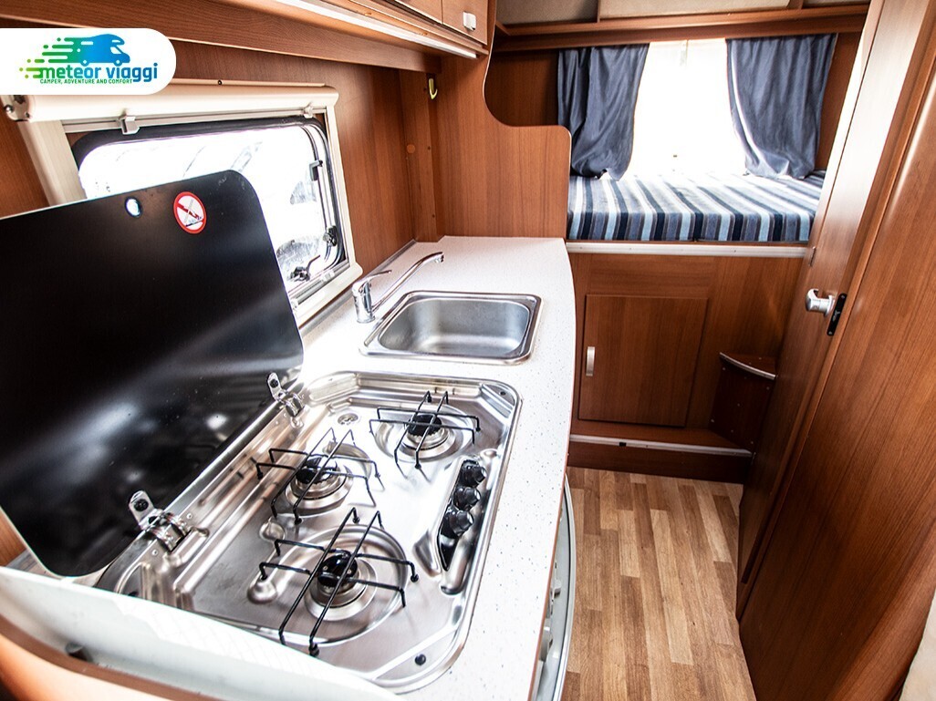 Camper Mansardato 6 posti Elnagh Baron 46
