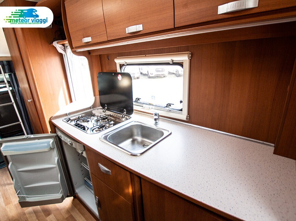 Camper Mansardato 6 posti Elnagh Baron 46