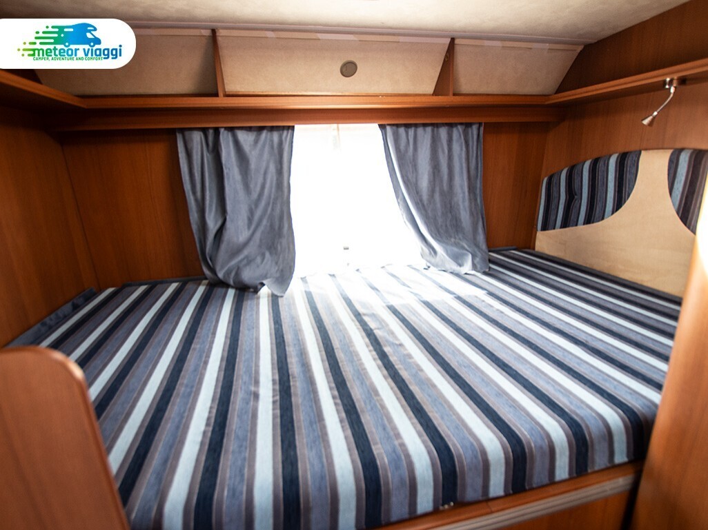Camper Mansardato 6 posti Elnagh Baron 46