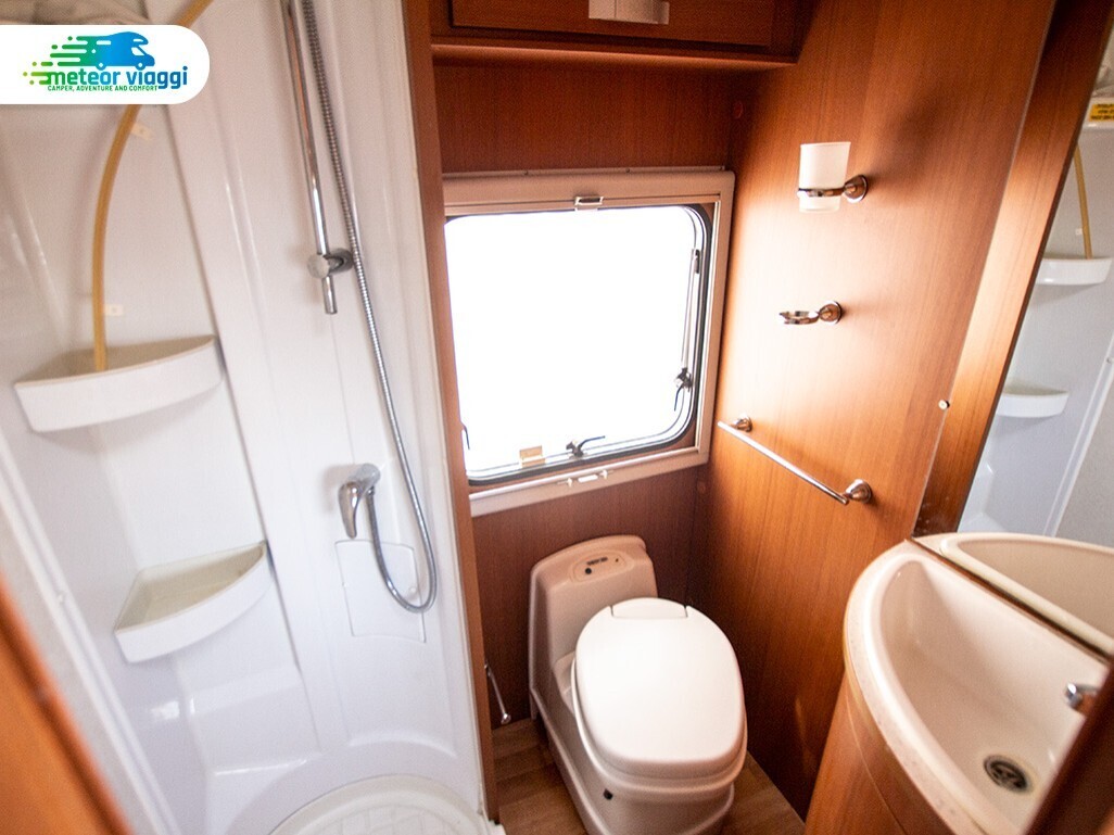 Camper Mansardato 6 posti Elnagh Baron 46