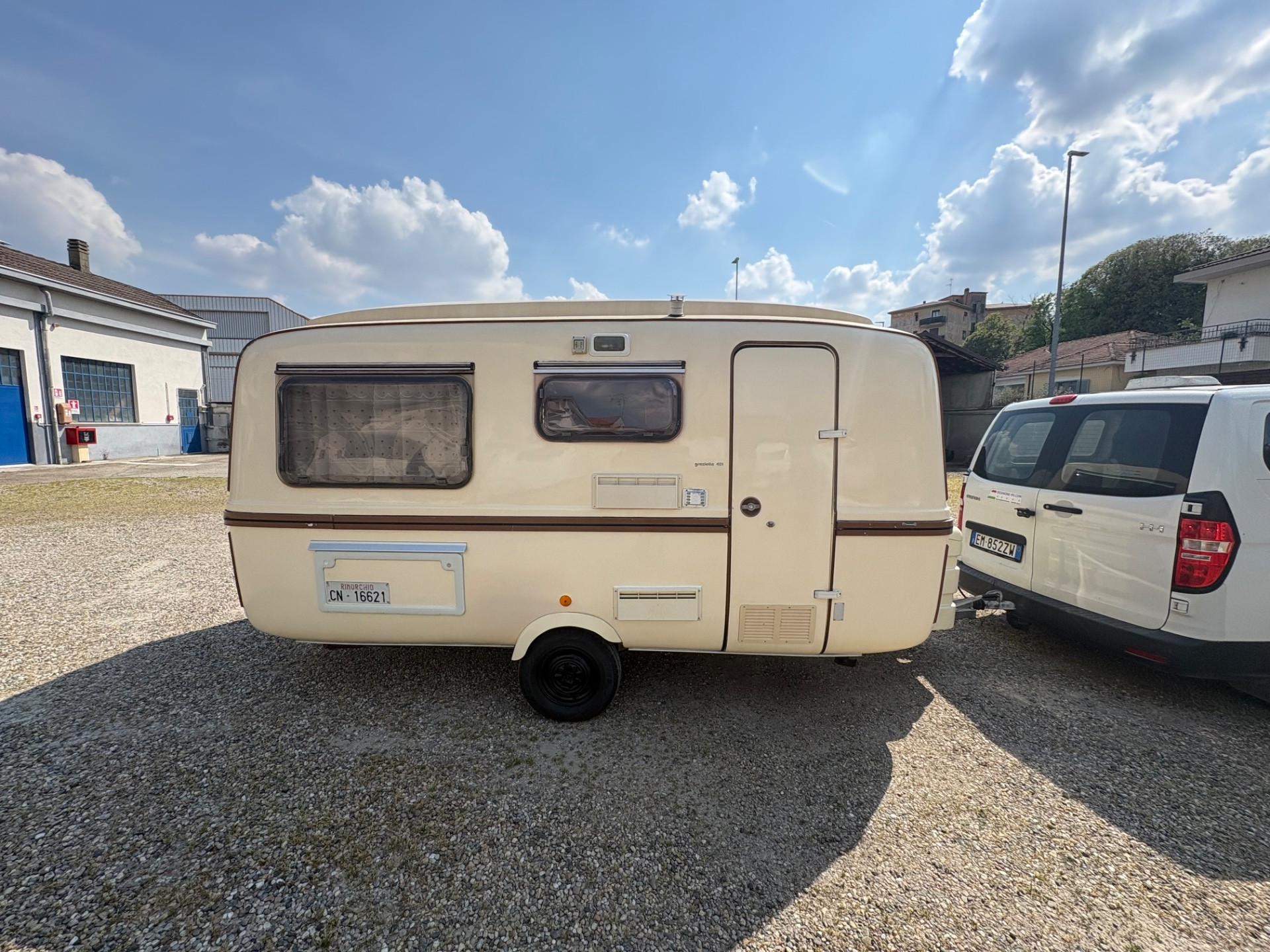 Caravan Lander Graziella 401-posti 3-stufa