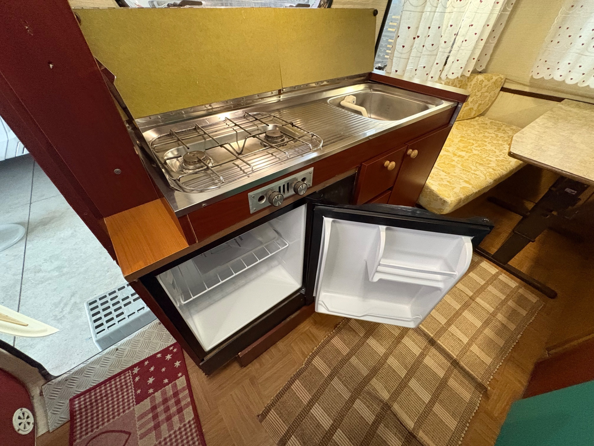 Caravan Lander Graziella 401-posti 3-stufa