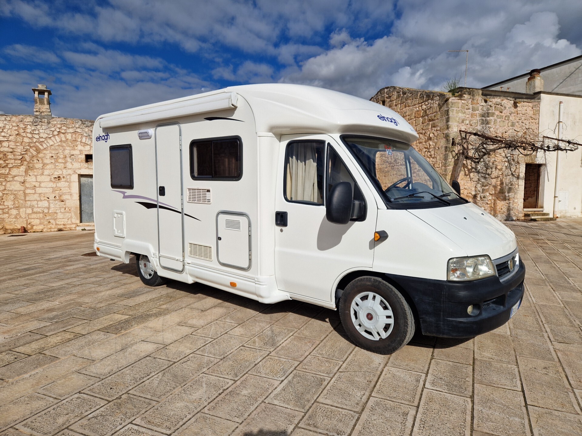 Elnagh Slim LUNGO 5,99 con clima cabina