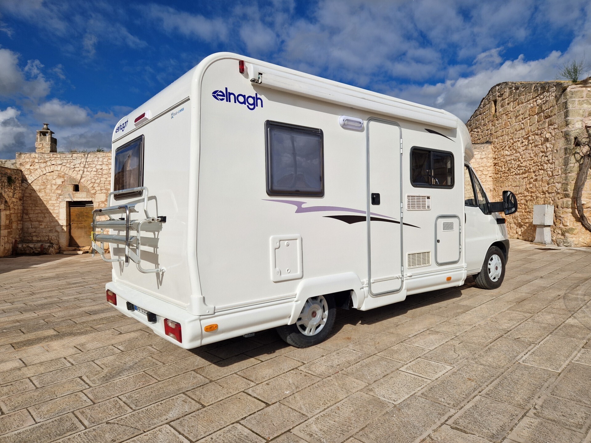Elnagh Slim LUNGO 5,99 con clima cabina
