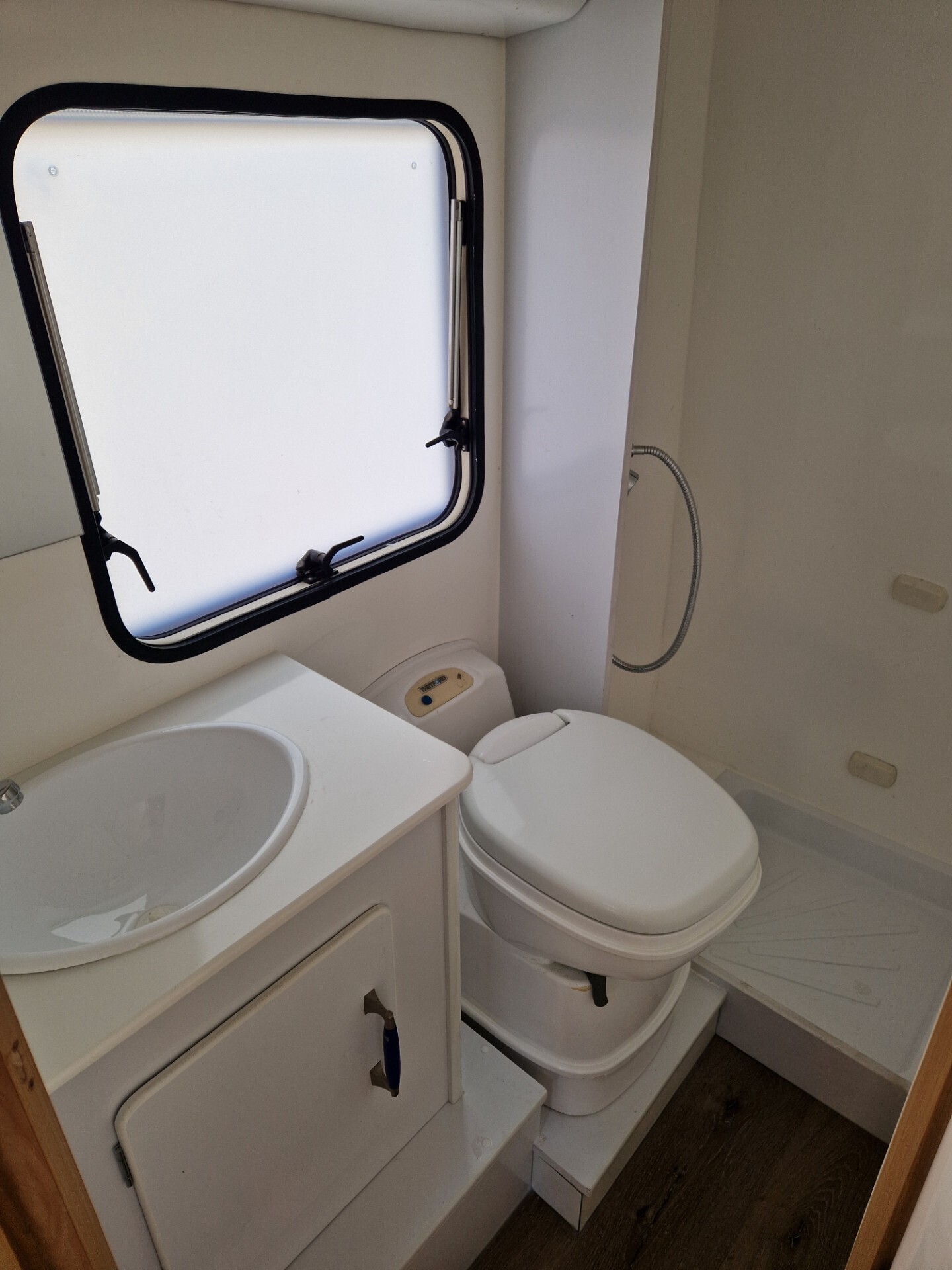 Elnagh Slim LUNGO 5,99 con clima cabina