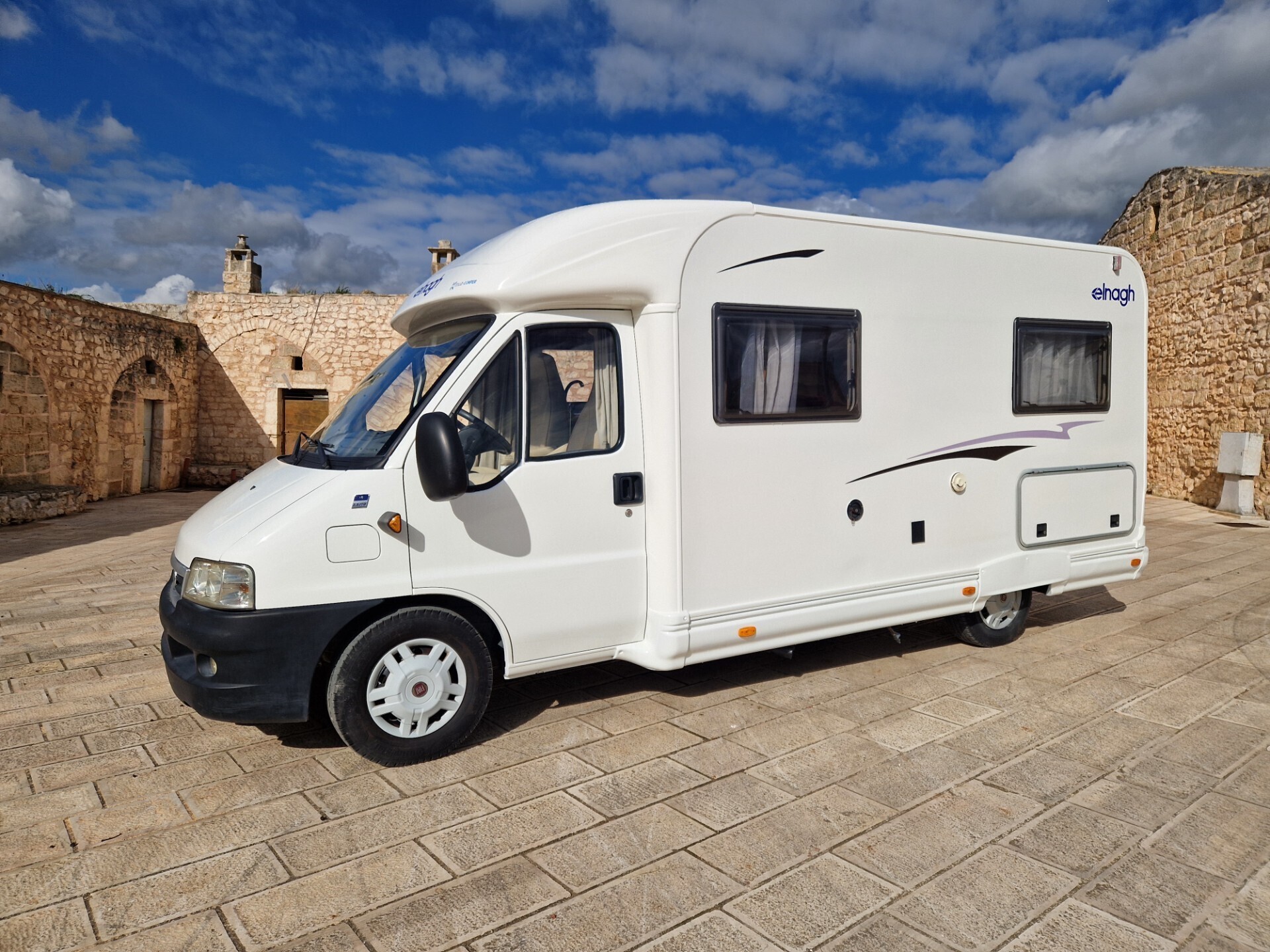 Elnagh Slim LUNGO 5,99 con clima cabina