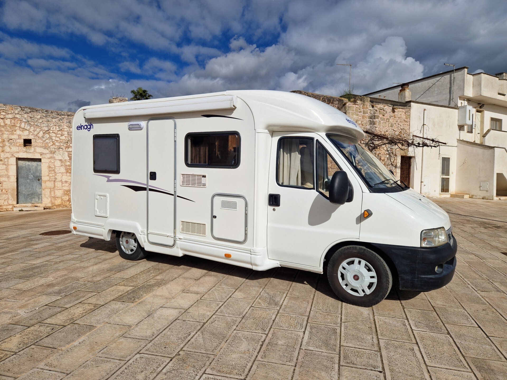 Elnagh Slim LUNGO 5,99 con clima cabina