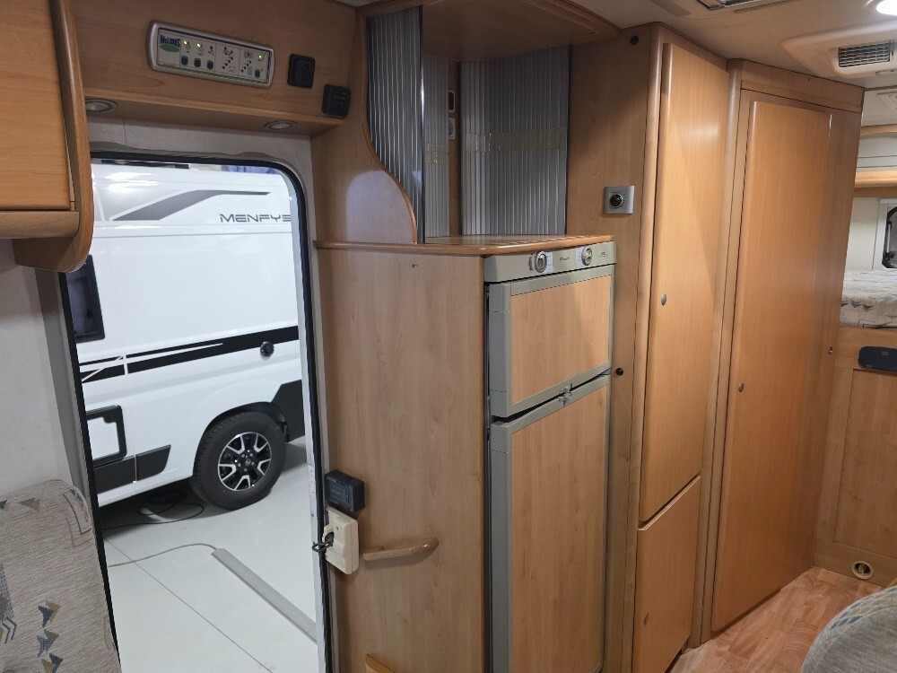 CAMPER MCLOUIS TANDY 670