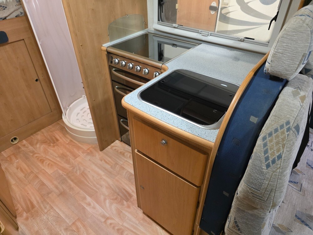CAMPER MCLOUIS TANDY 670