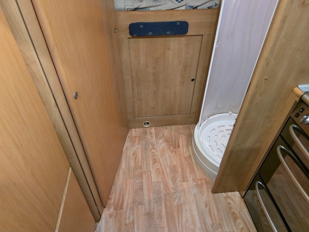 CAMPER MCLOUIS TANDY 670