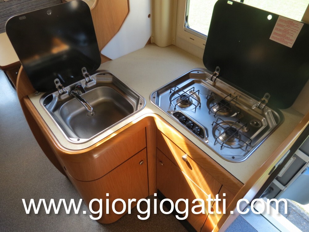 camper Laika Ecovip 2 mansardato 7 posti con doppi