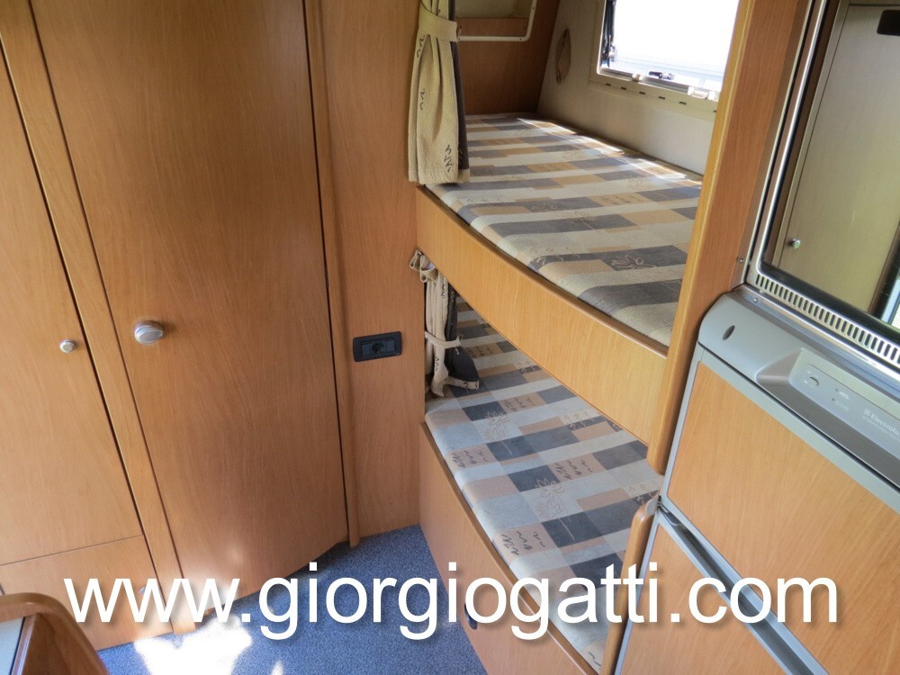 camper Laika Ecovip 2 mansardato 7 posti con doppi